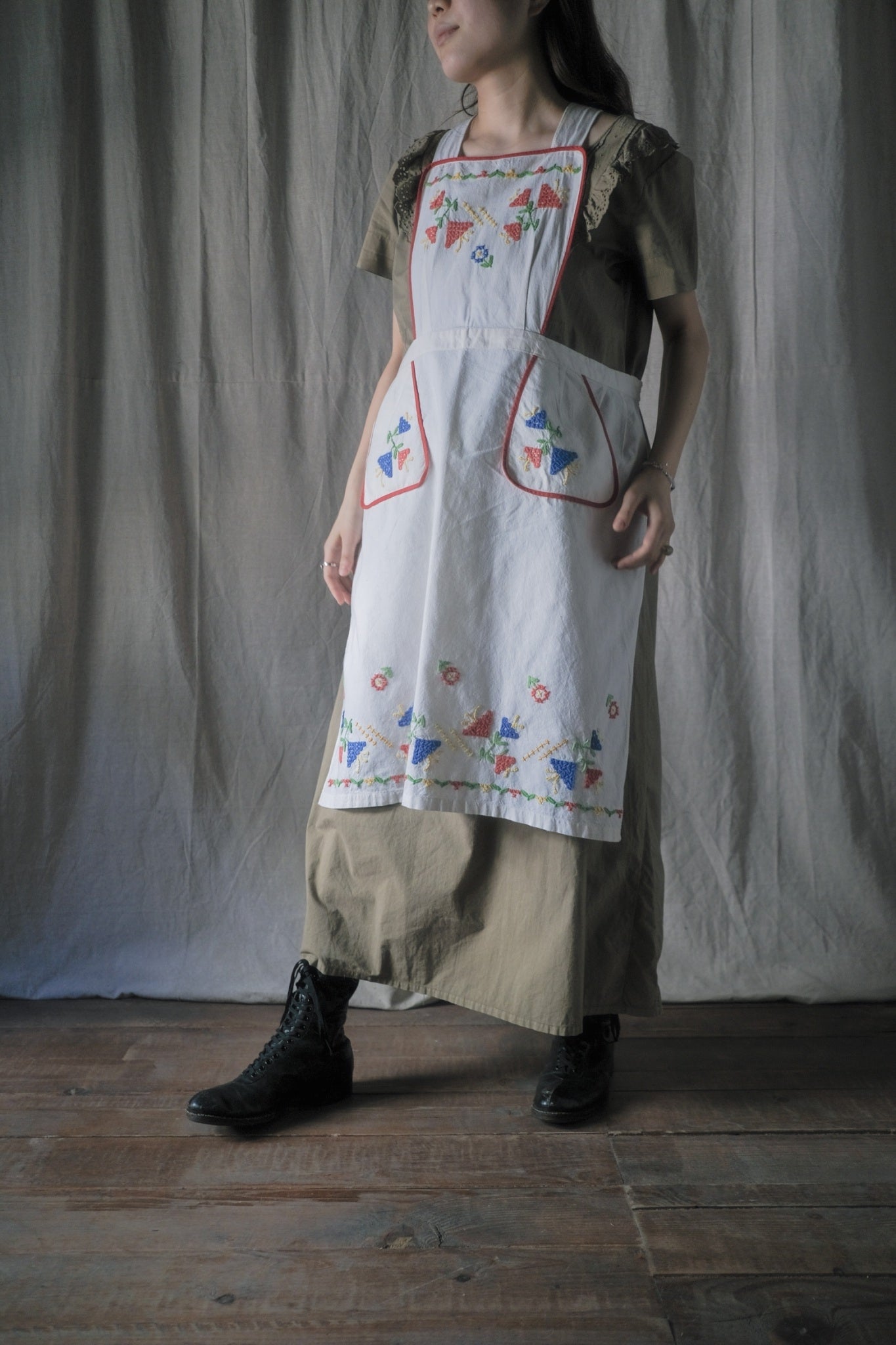 Vintage Portuguese Embroidered Apron / 葡萄牙刺繡圍裙