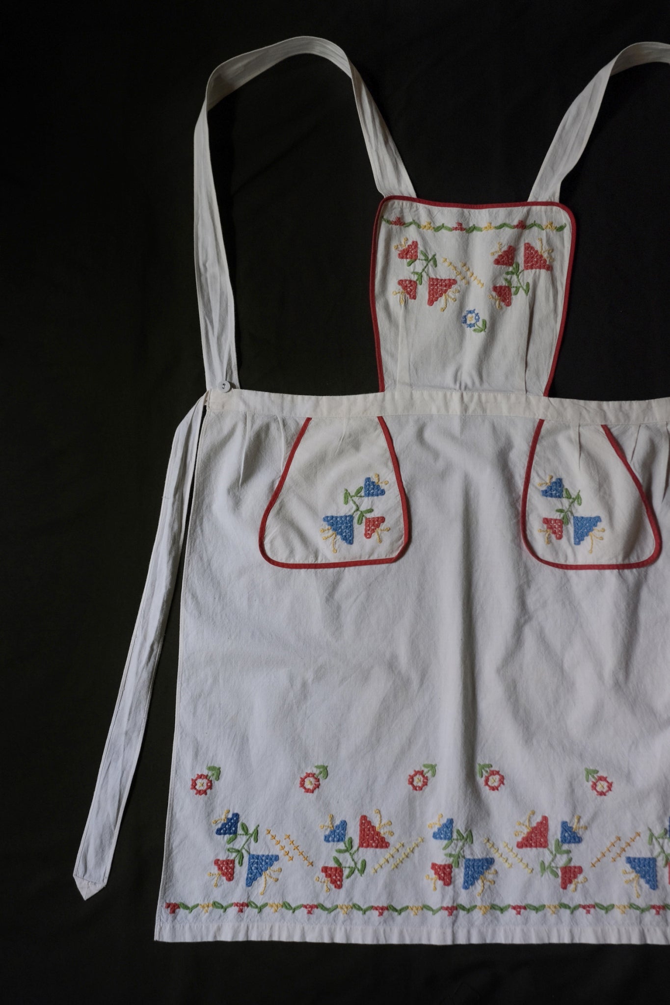 Vintage Portuguese Embroidered Apron / 葡萄牙刺繡圍裙