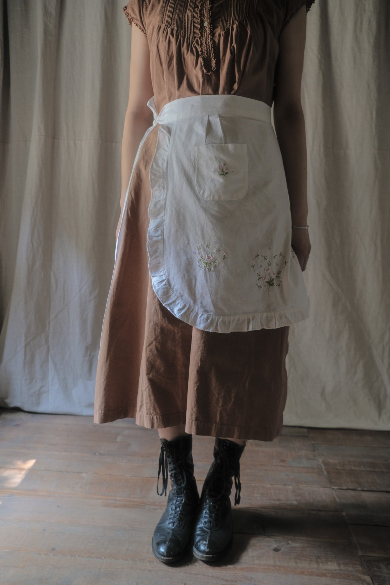 Vintage European Embroidered Apron / 歐洲刺繡圍裙