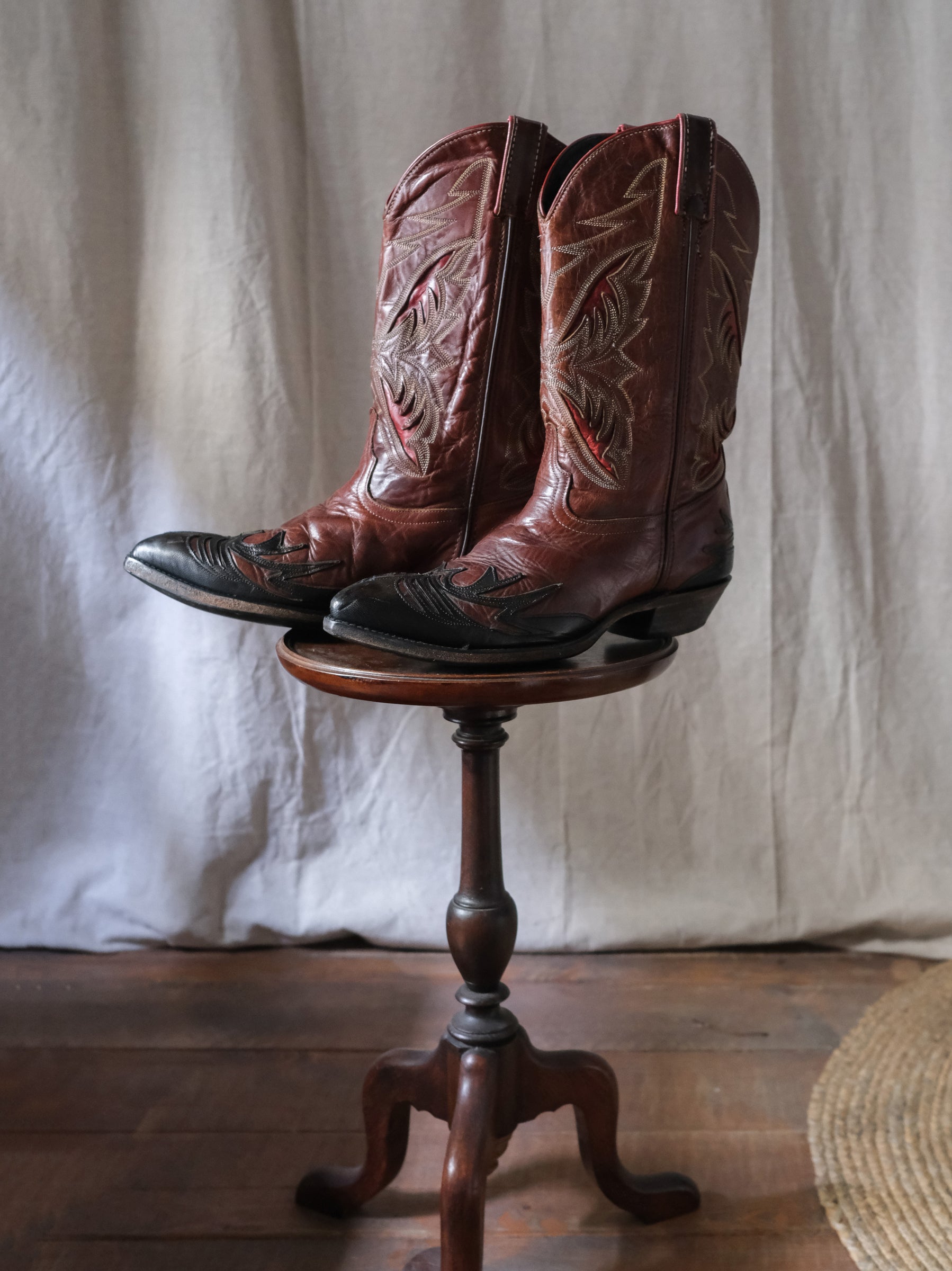 CODE WEST Black, Reddish Brown Two Tone Cowboy Boots 黑與紅棕雙色調西部靴