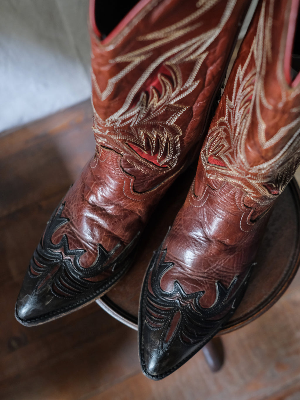 CODE WEST Black, Reddish Brown Two Tone Cowboy Boots 黑與紅棕雙色調西部靴
