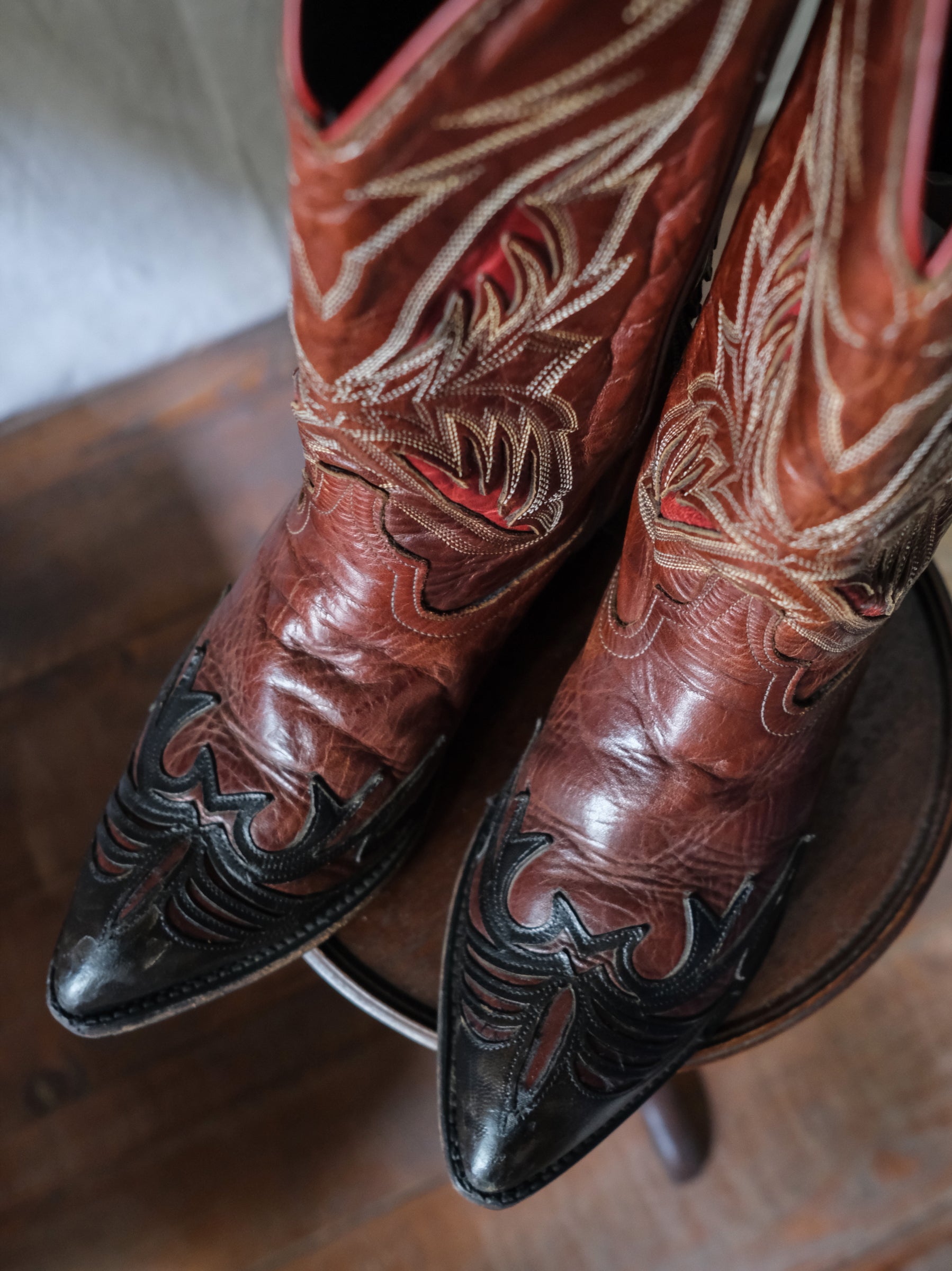 CODE WEST Black, Reddish Brown Two Tone Cowboy Boots 黑與紅棕雙色調西部靴