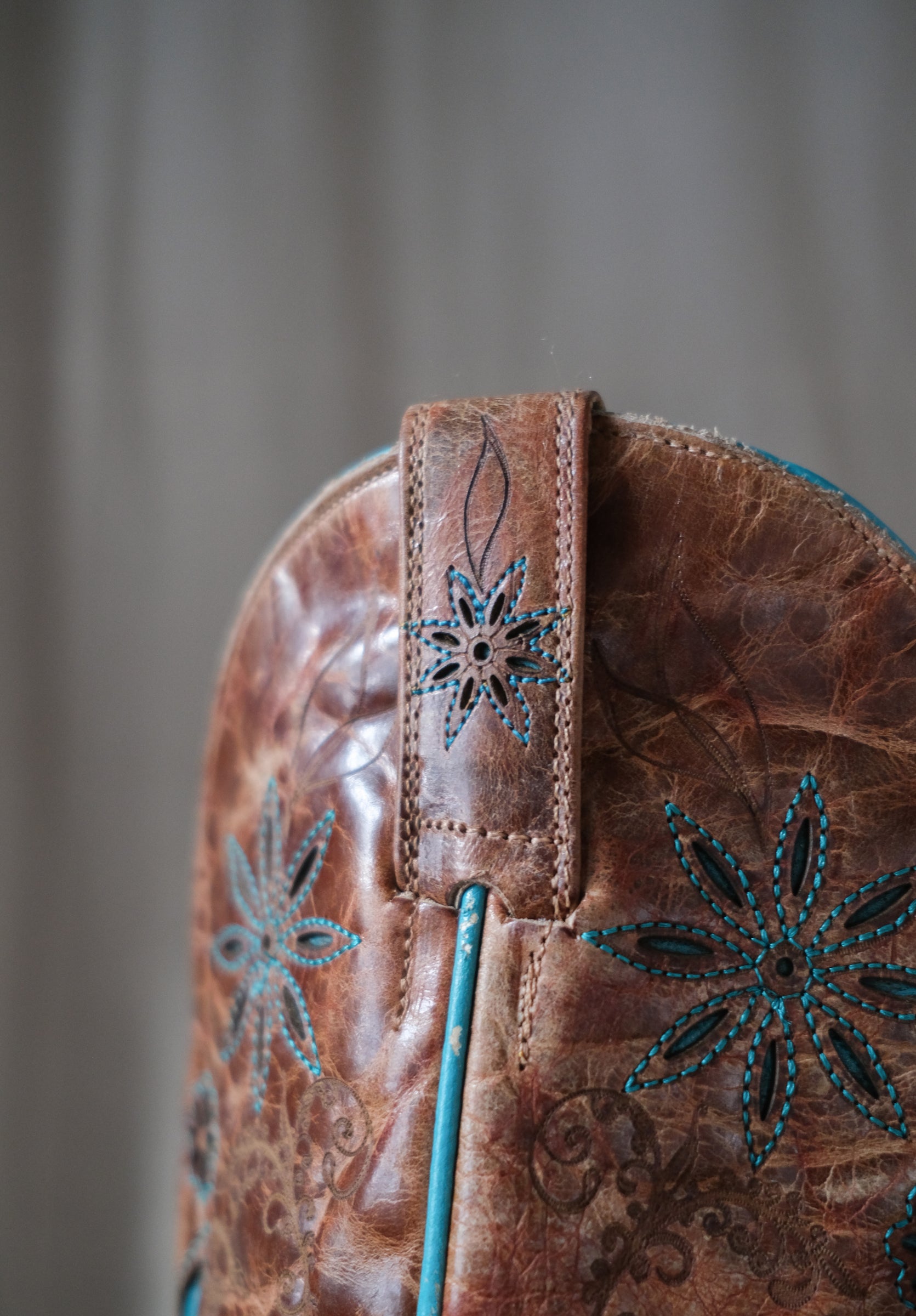 Shyanne Women's Snip Toe Turquoise Embroidered Cowboy Boots 女士方尖頭綠松色雕花做舊西部靴