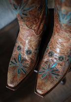 Shyanne Women's Snip Toe Turquoise Embroidered Cowboy Boots 女士方尖頭綠松色雕花做舊西部靴