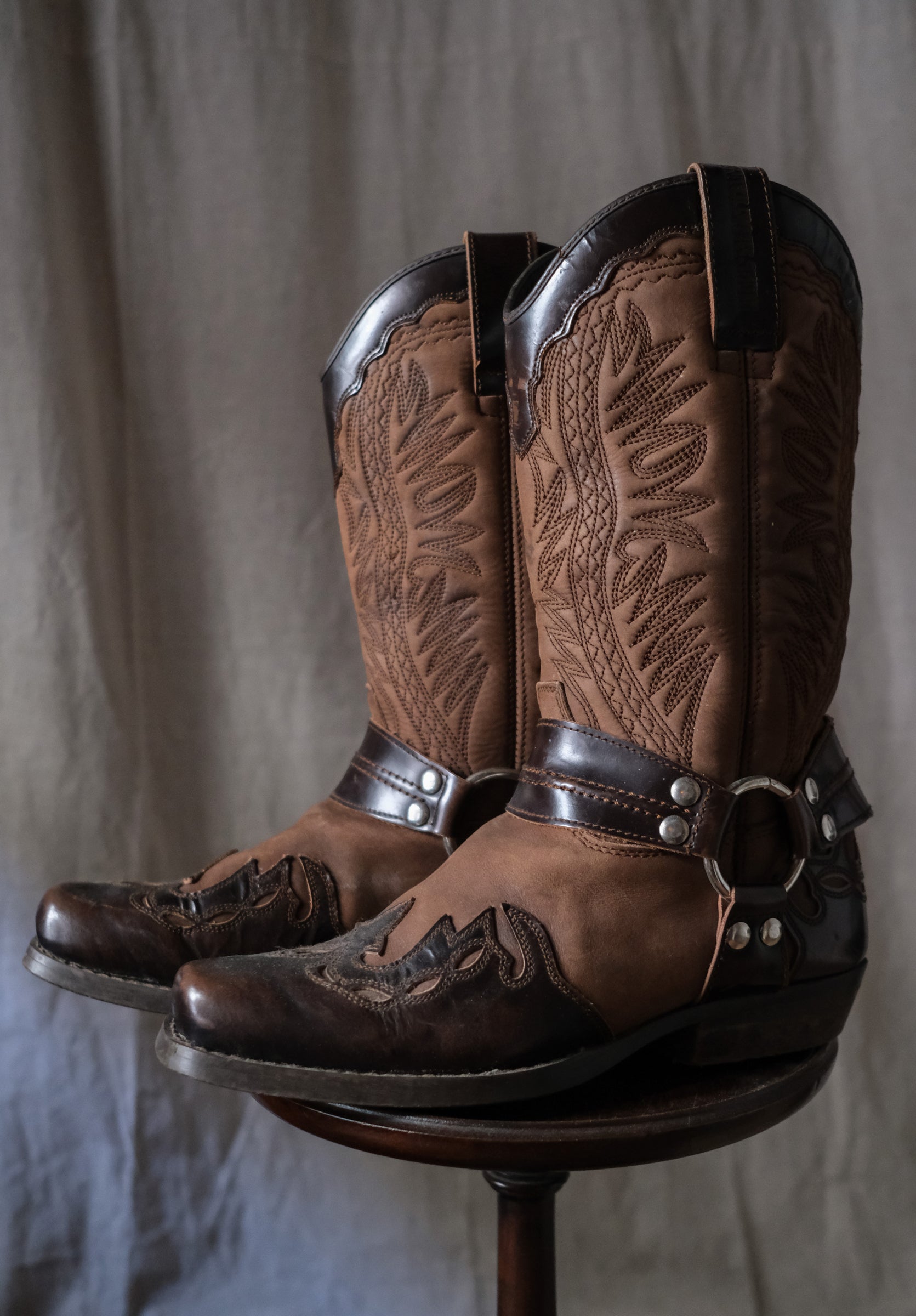 BILL MONTANA Square Toe Harness Two Tone Cowboy Motorcycle Boots 雙皮革雕花繫帶西部機車靴