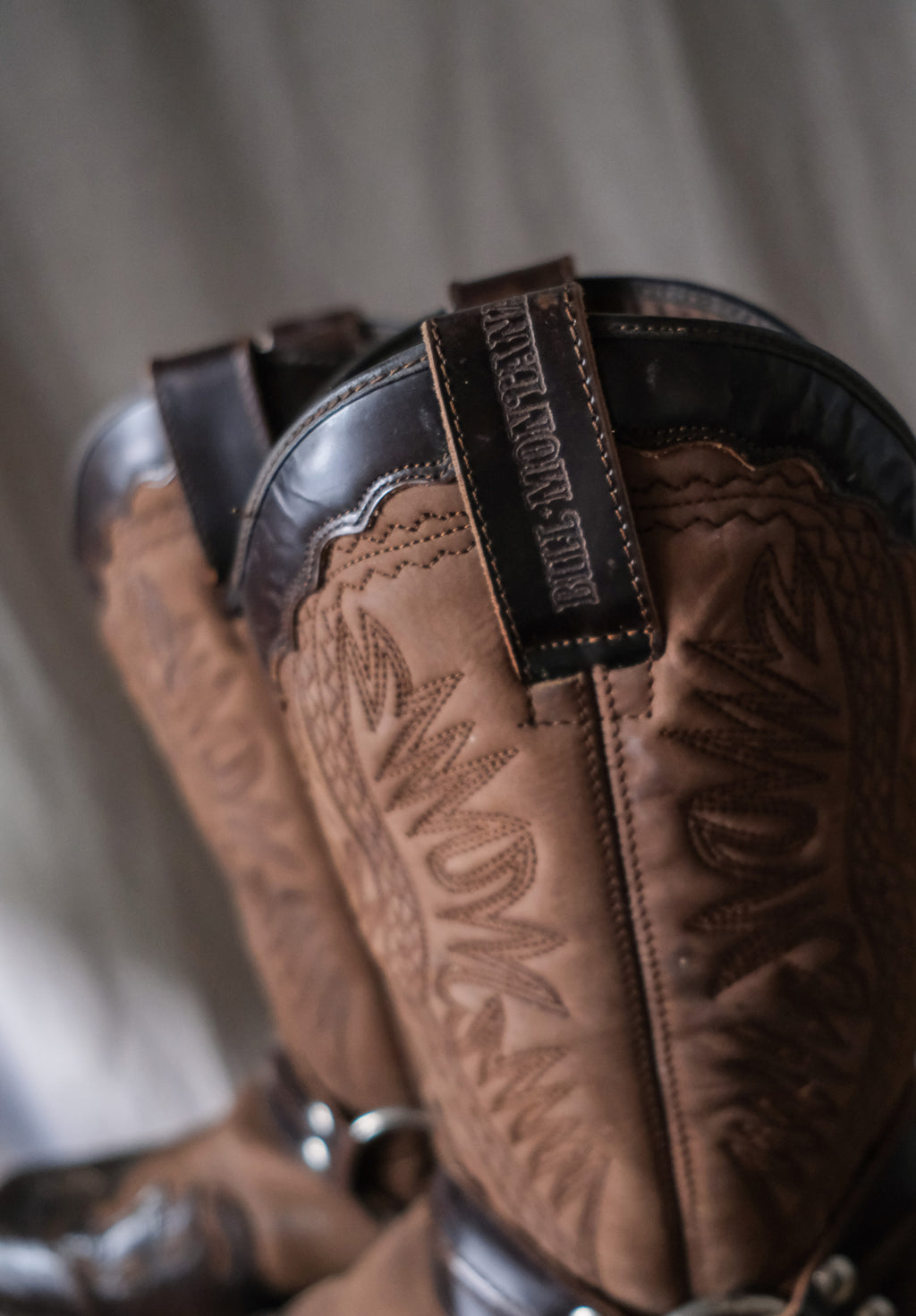 BILL MONTANA Square Toe Harness Two Tone Cowboy Motorcycle Boots 雙皮革雕花繫帶西部機車靴