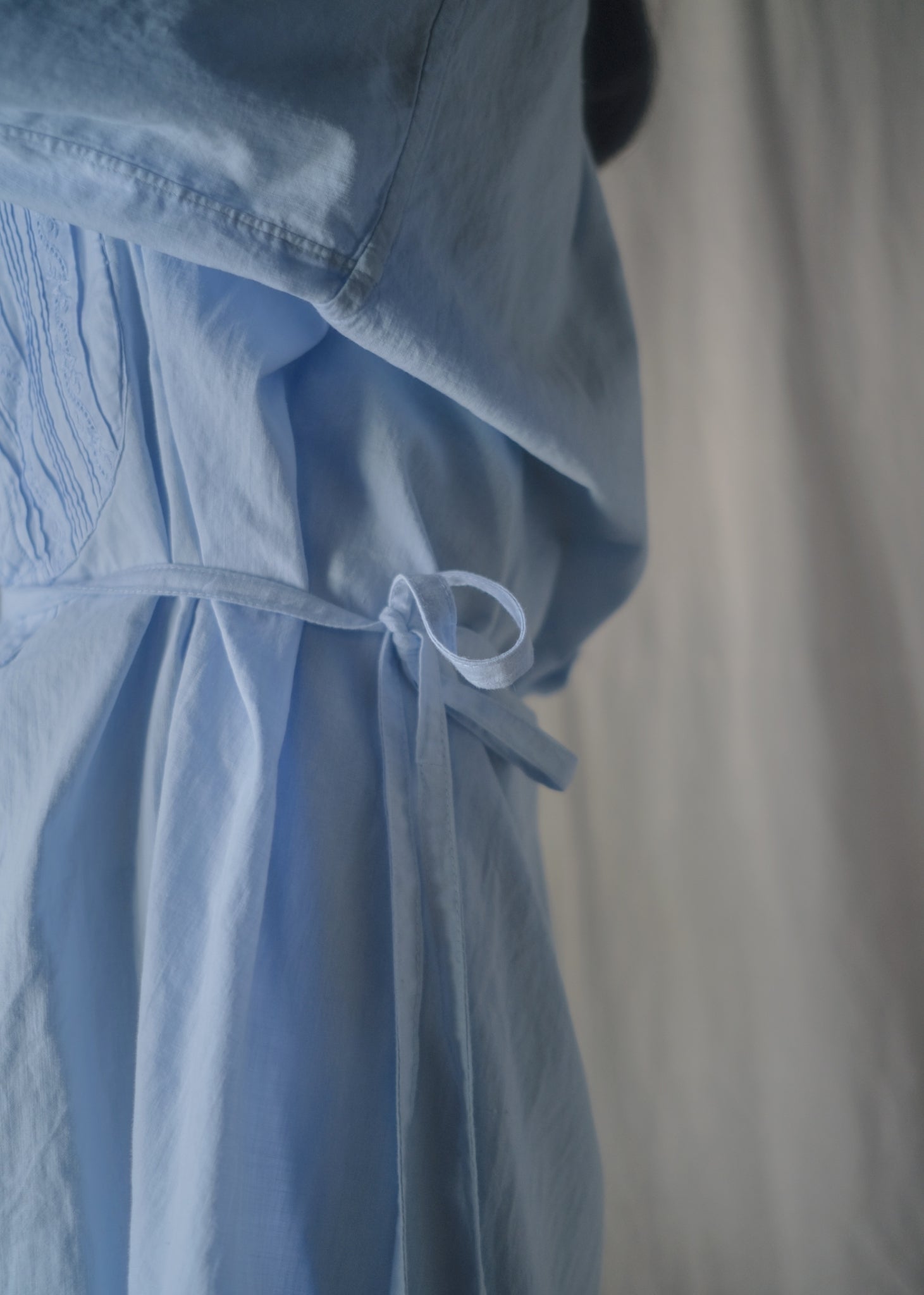 1900-1910’s Vintage European / France Open-Back Drawstring Dress Shirt /月色藍歐洲露背綁繩禮服襯衫