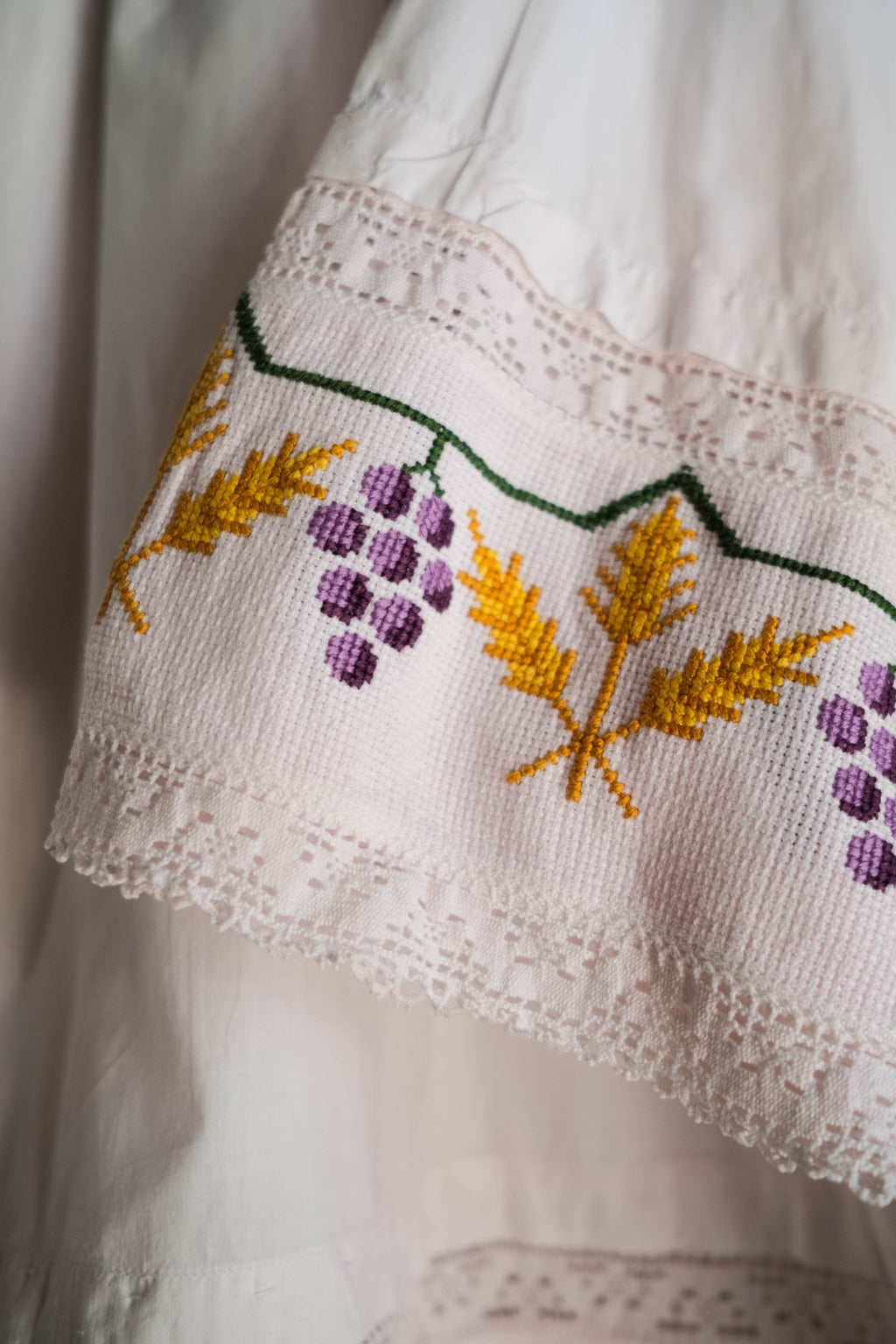 1960's French Cross Stitch Church Smock / 法國十字繡牧師罩衫