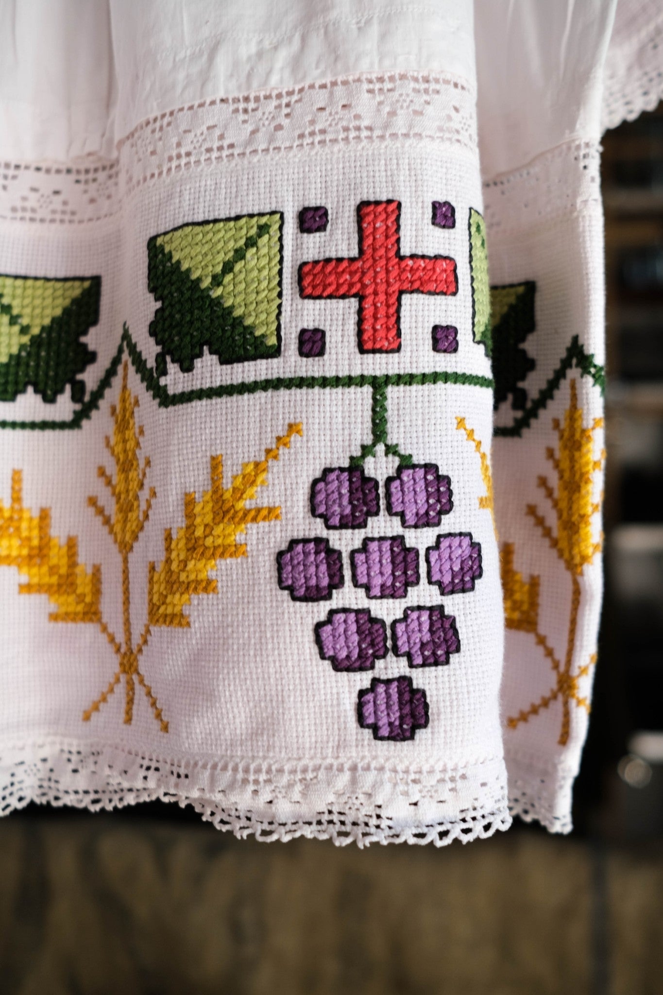 1960's French Cross Stitch Church Smock / 法國十字繡牧師罩衫