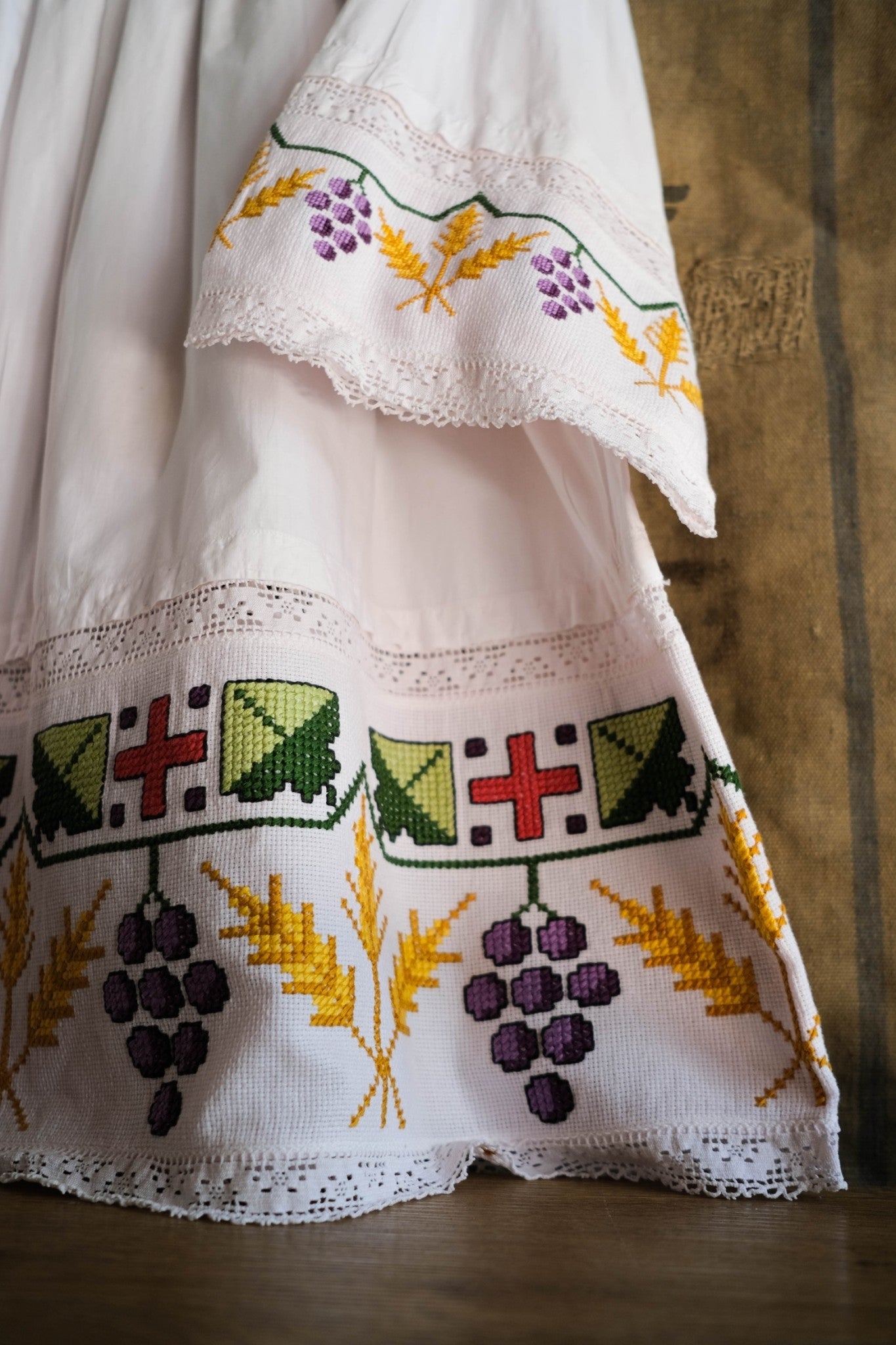 1960's French Cross Stitch Church Smock / 法國十字繡牧師罩衫