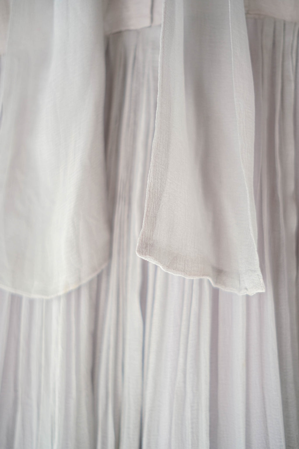 1970's Pleated Sleeve Lace Dress / 迷霧細摺袖蕾絲薄洋裝