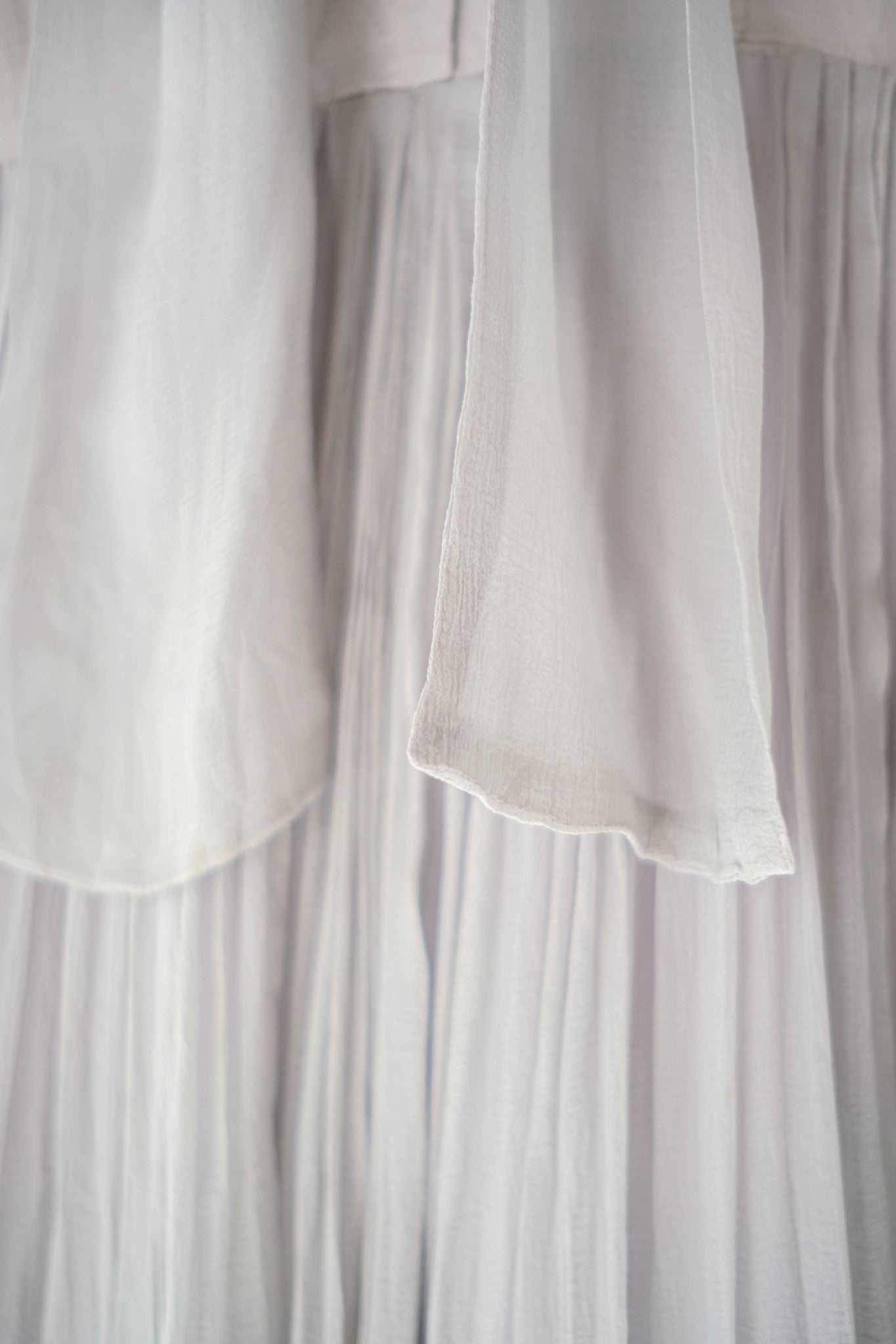 1970's Pleated Sleeve Lace Dress / 迷霧細摺袖蕾絲薄洋裝