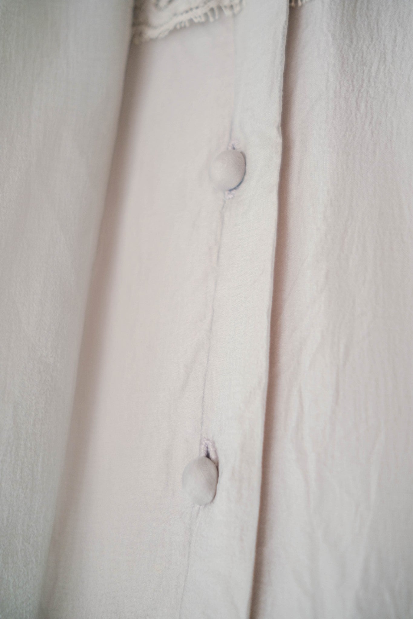 1970's Pleated Sleeve Lace Dress / 迷霧細摺袖蕾絲薄洋裝