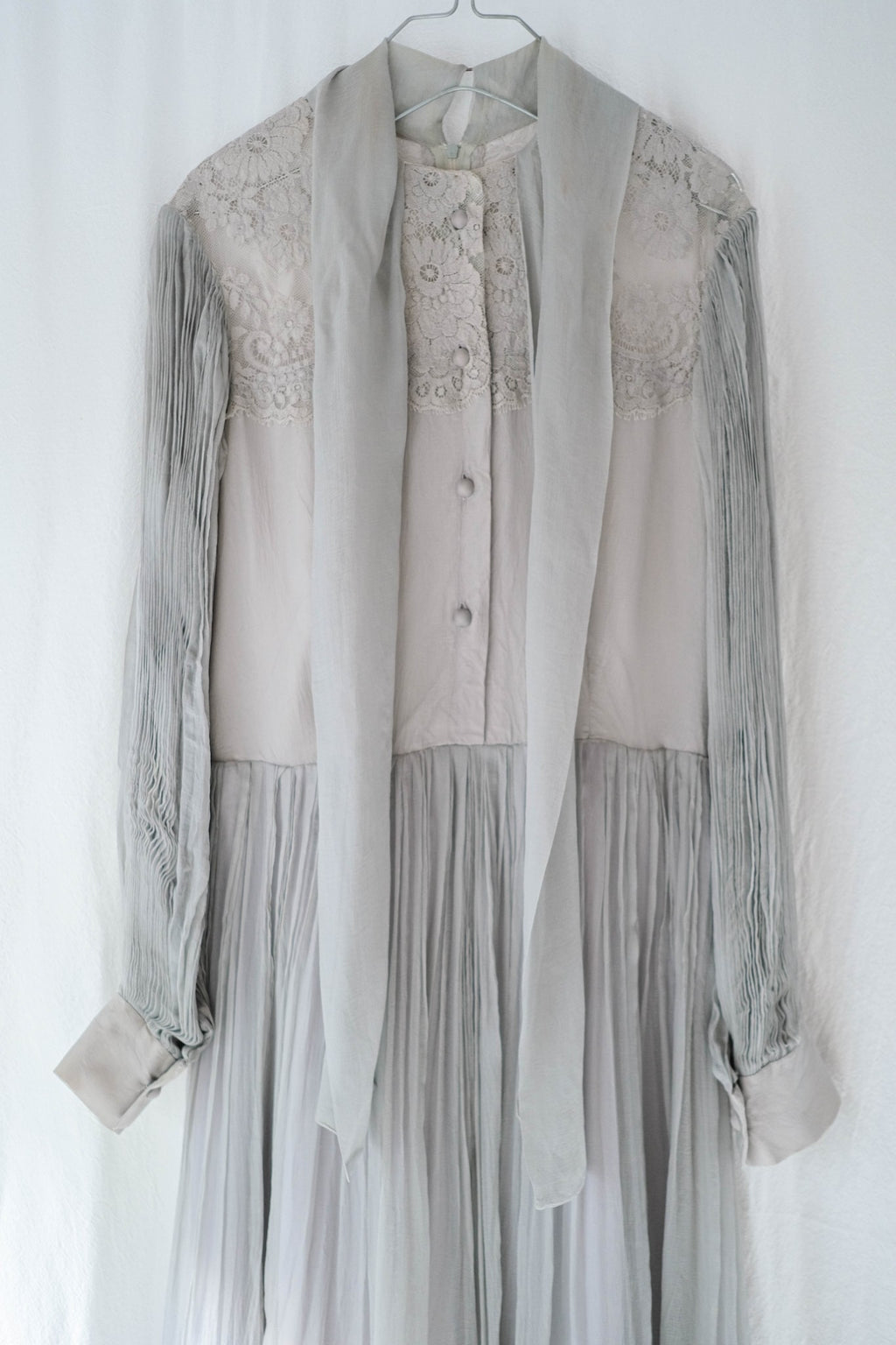 1970's Pleated Sleeve Lace Dress / 迷霧細摺袖蕾絲薄洋裝