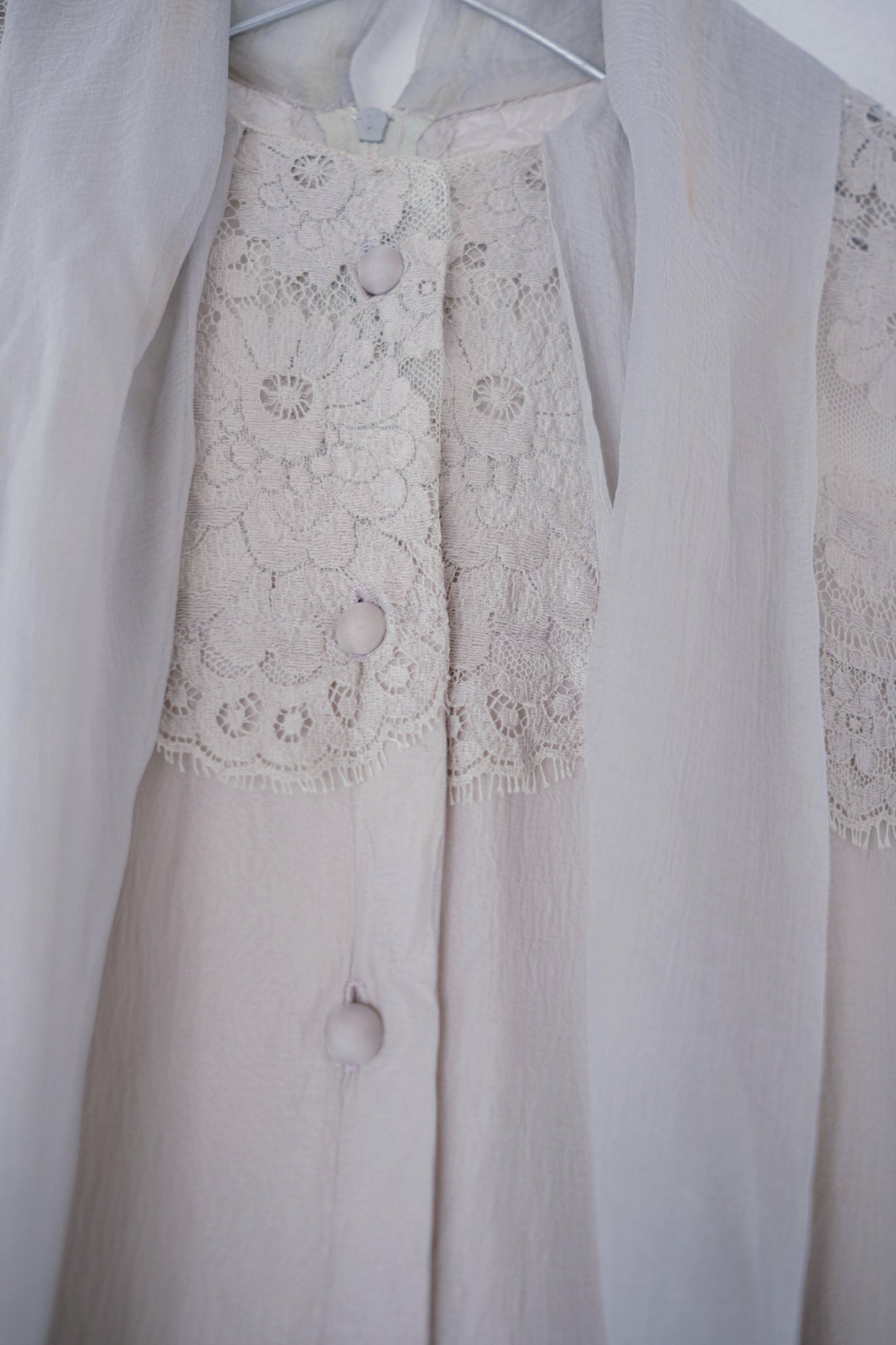 1970's Pleated Sleeve Lace Dress / 迷霧細摺袖蕾絲薄洋裝