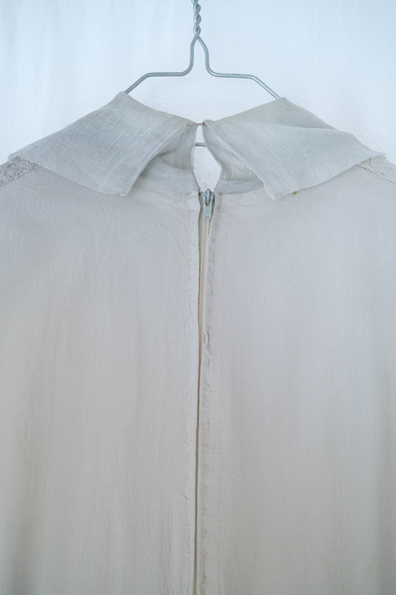 1970's Pleated Sleeve Lace Dress / 迷霧細摺袖蕾絲薄洋裝