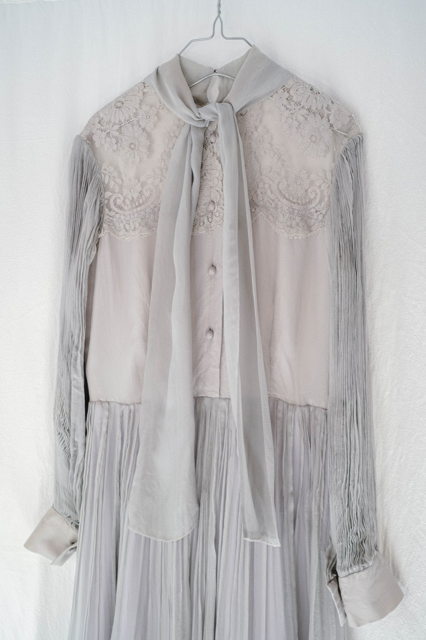 1970's Pleated Sleeve Lace Dress / 迷霧細摺袖蕾絲薄洋裝