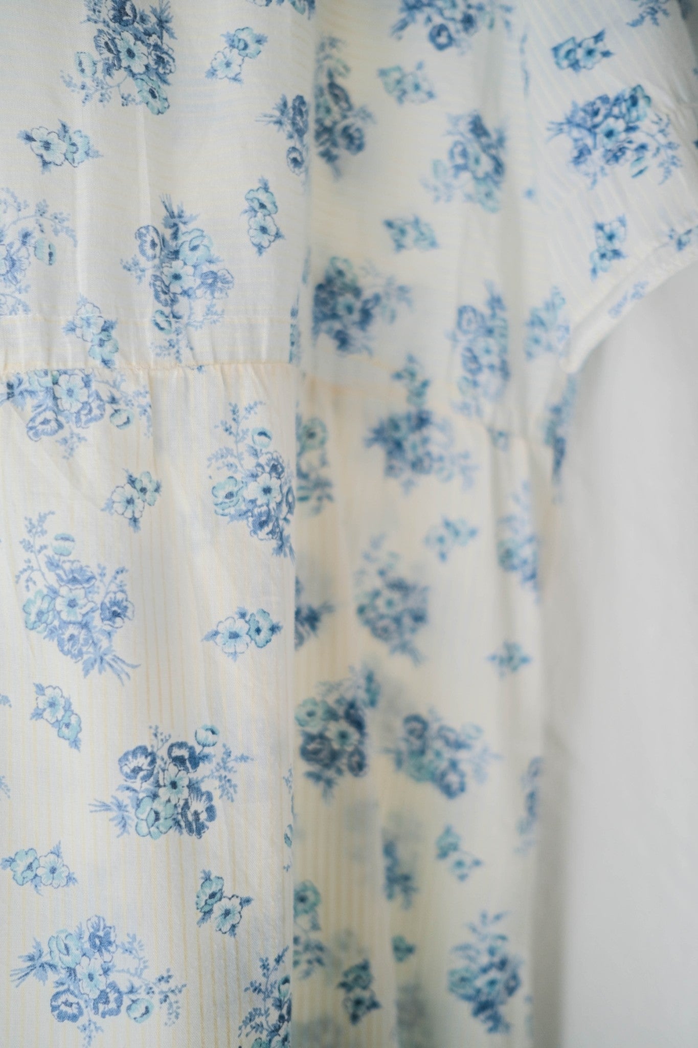 1970's Blue Floral Dress  / 水藍碎花黃線壓紋洋裝