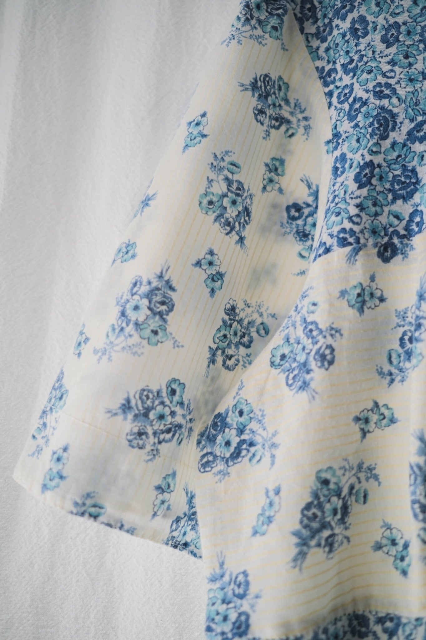 1970's Blue Floral Dress  / 水藍碎花黃線壓紋洋裝