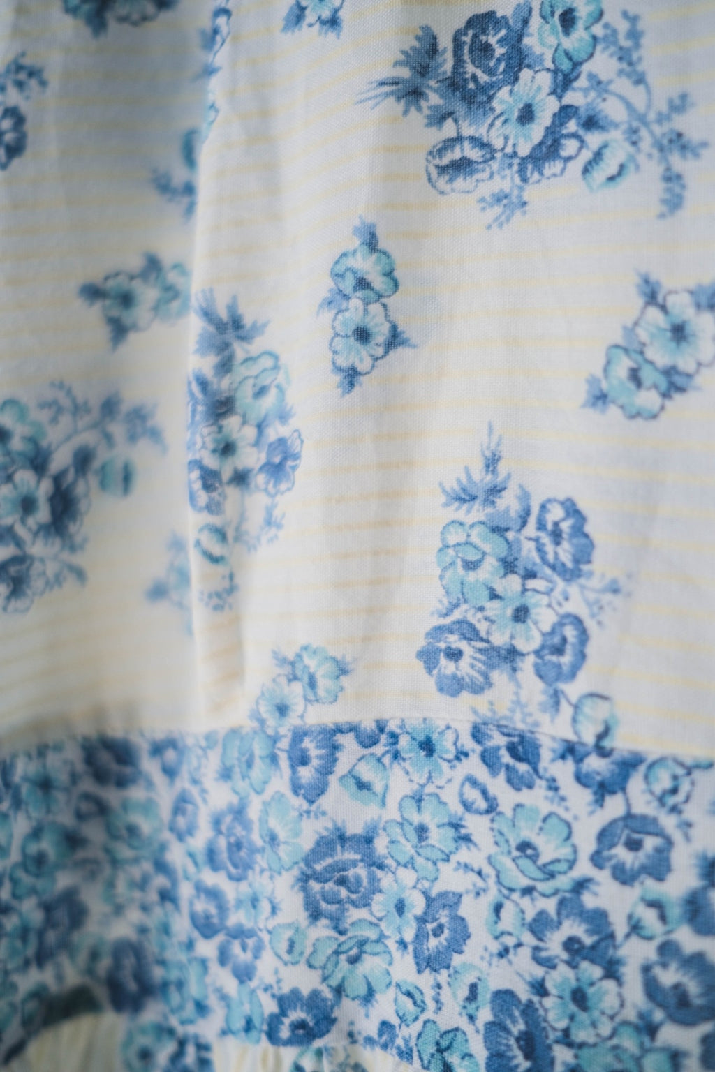 1970's Blue Floral Dress  / 水藍碎花黃線壓紋洋裝