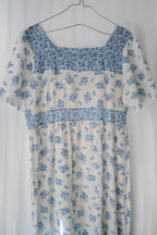 1970's Blue Floral Dress  / 水藍碎花黃線壓紋洋裝