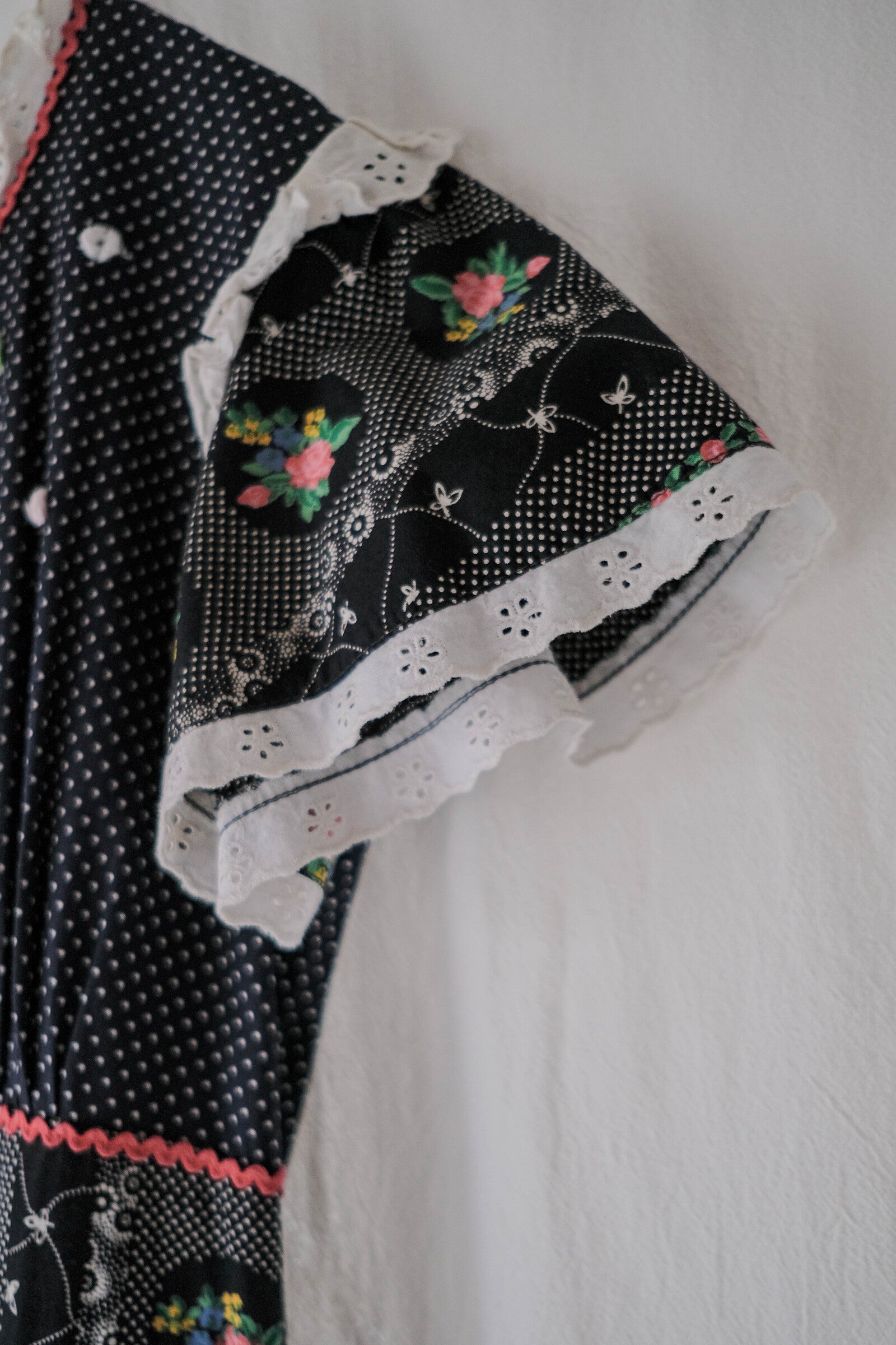 1970's Ethnic Style Floral Print Lace Dress / 民族感拼接花布水玉洋裝