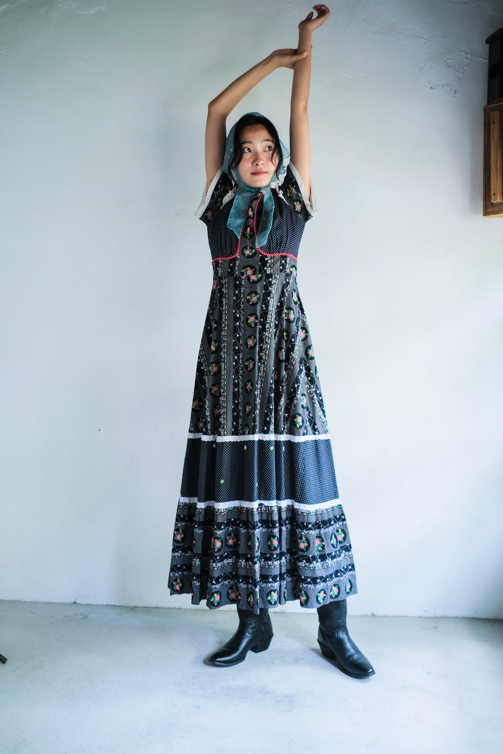 1970's Ethnic Style Floral Print Lace Dress / 民族感拼接花布水玉洋裝