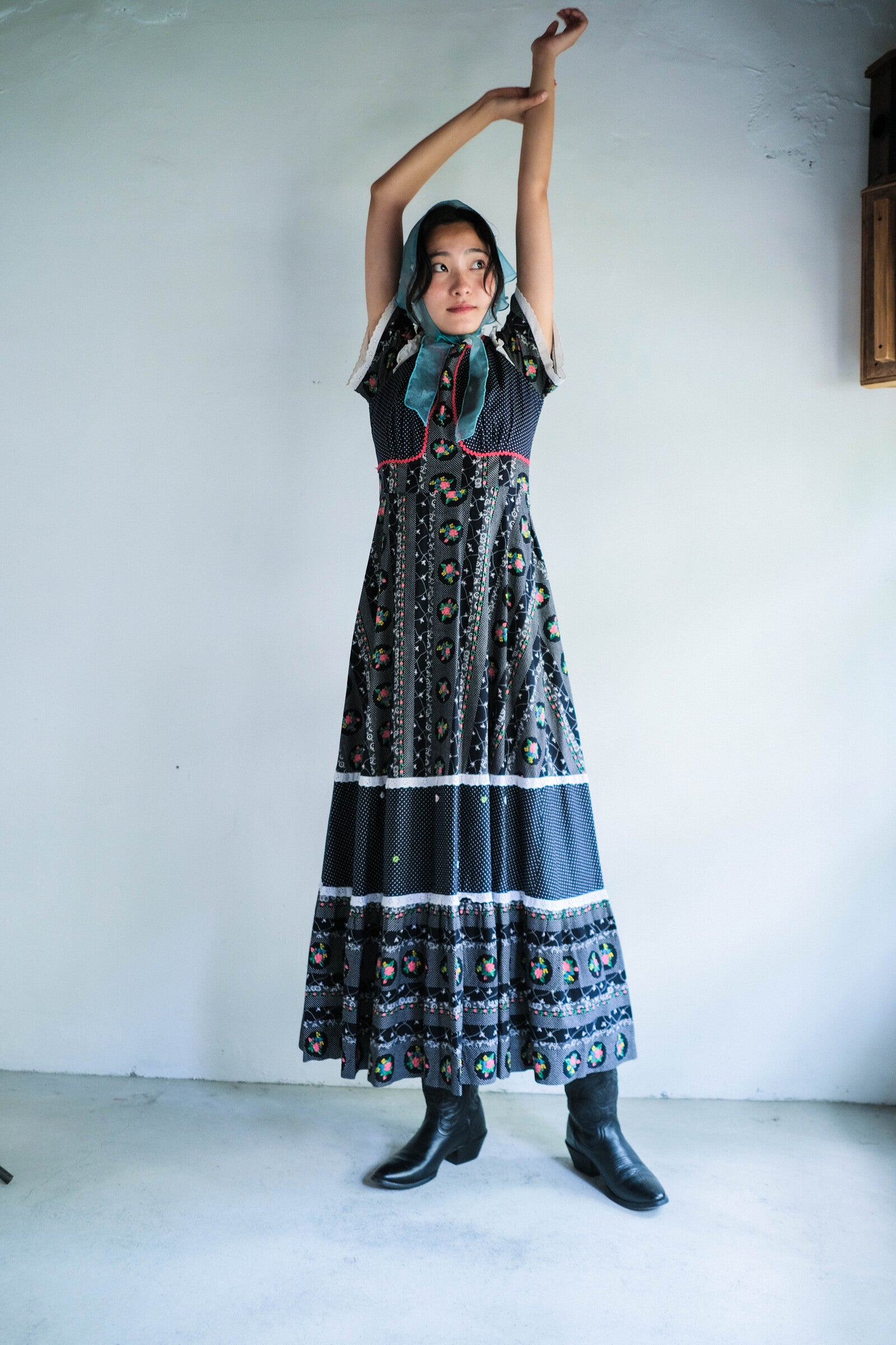 1970's Ethnic Style Floral Print Lace Dress / 民族感拼接花布水玉洋裝