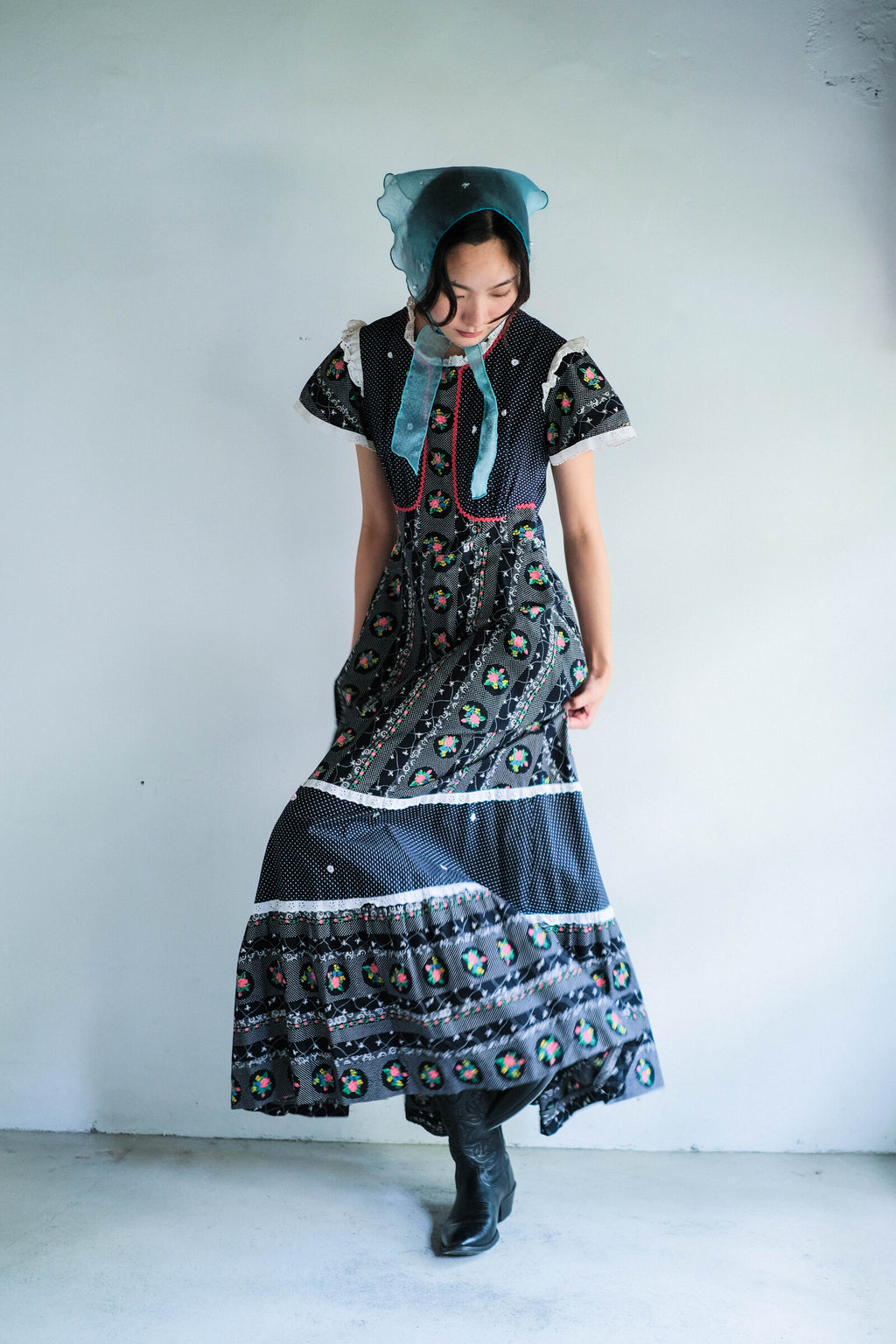 1970's Ethnic Style Floral Print Lace Dress / 民族感拼接花布水玉洋裝