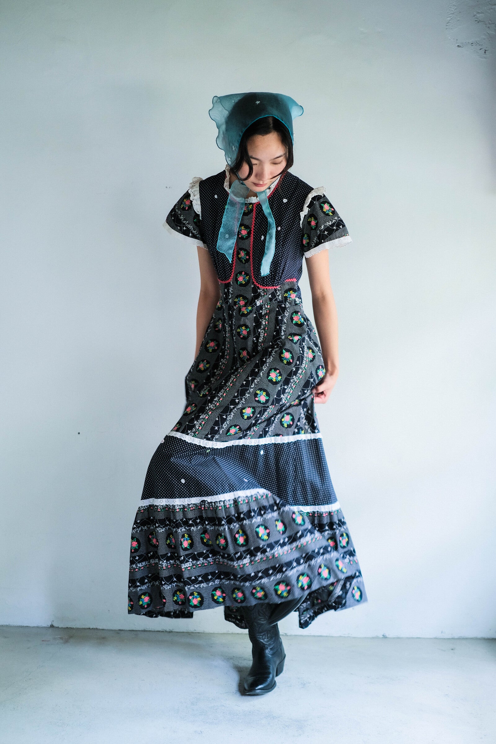 1970's Ethnic Style Floral Print Lace Dress / 民族感拼接花布水玉洋裝