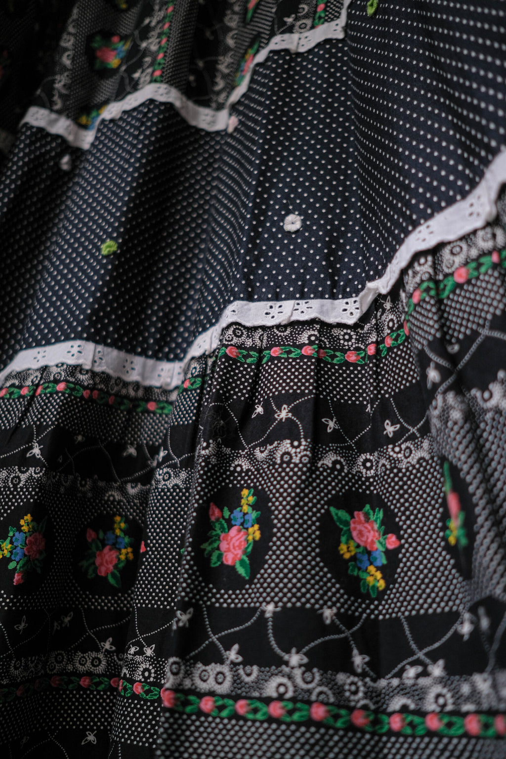 1970's Ethnic Style Floral Print Lace Dress / 民族感拼接花布水玉洋裝