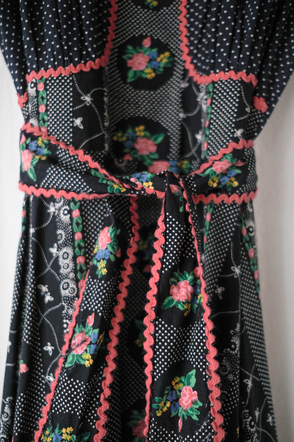 1970's Ethnic Style Floral Print Lace Dress / 民族感拼接花布水玉洋裝