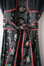 1970's Ethnic Style Floral Print Lace Dress / 民族感拼接花布水玉洋裝
