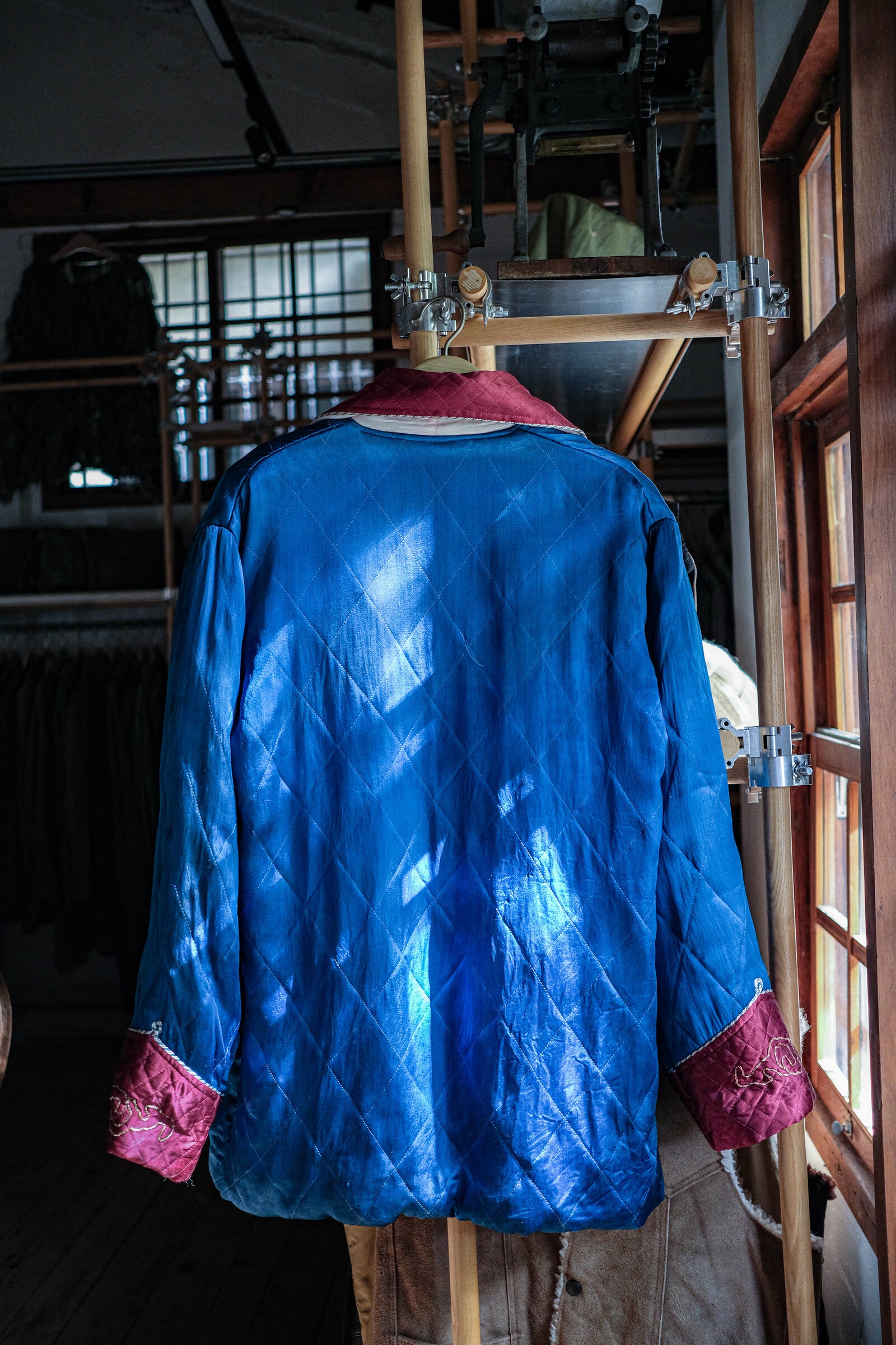 1950's Hand Embroidered Dragons Souvenir Smoking Jacket / 手工刺繡龍紋紀念吸煙裝
