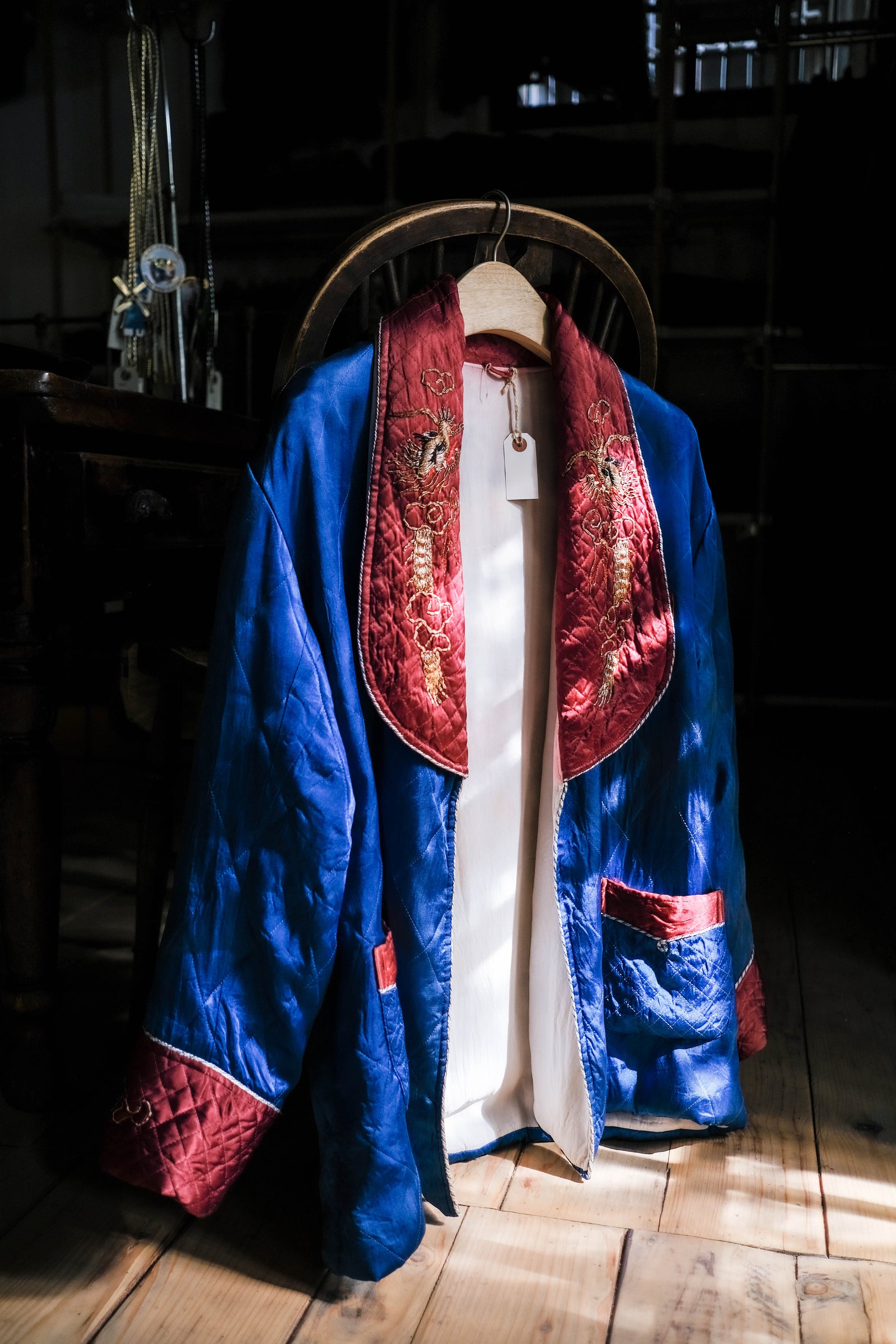 1950's Hand Embroidered Dragons Souvenir Smoking Jacket / 手工刺繡龍紋紀念吸煙裝