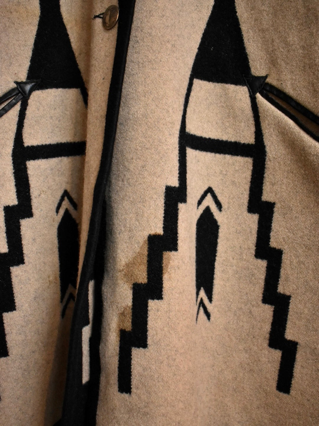 Native Jackets,etc. Cheyenne Eagle Blanket Coat by Ben Nighthorse Campbell. / 夏安老鷹羊毛毯子大衣