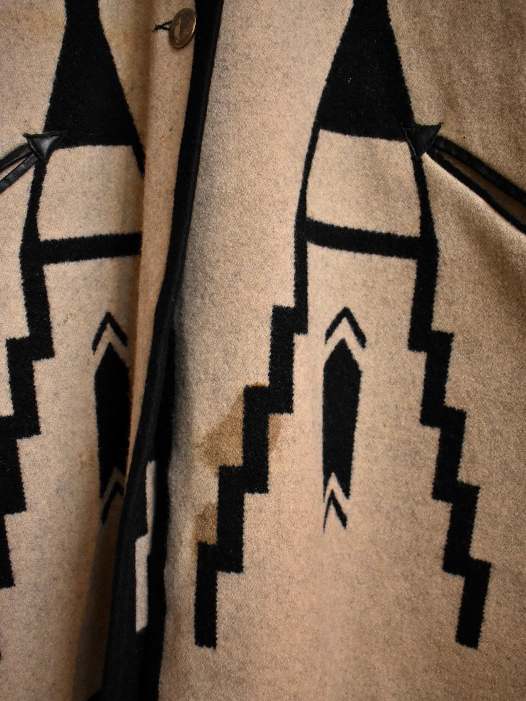 Native Jackets,etc. Cheyenne Eagle Blanket Coat by Ben Nighthorse Campbell. / 夏安老鷹羊毛毯子大衣