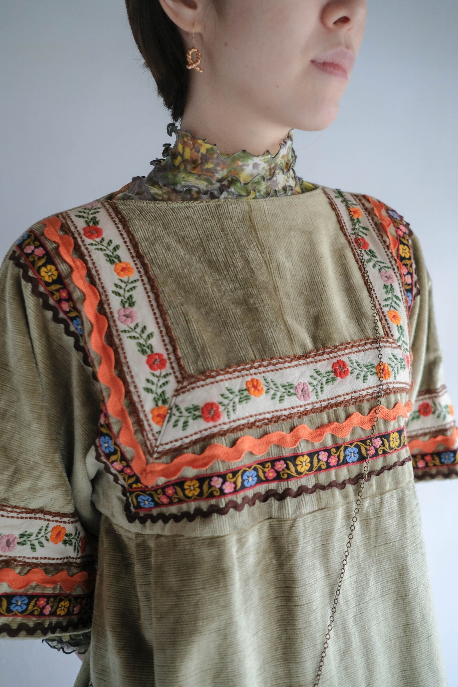 1970's Swiss Velvet Dress / 柳茶色瑞士絨感洋裝