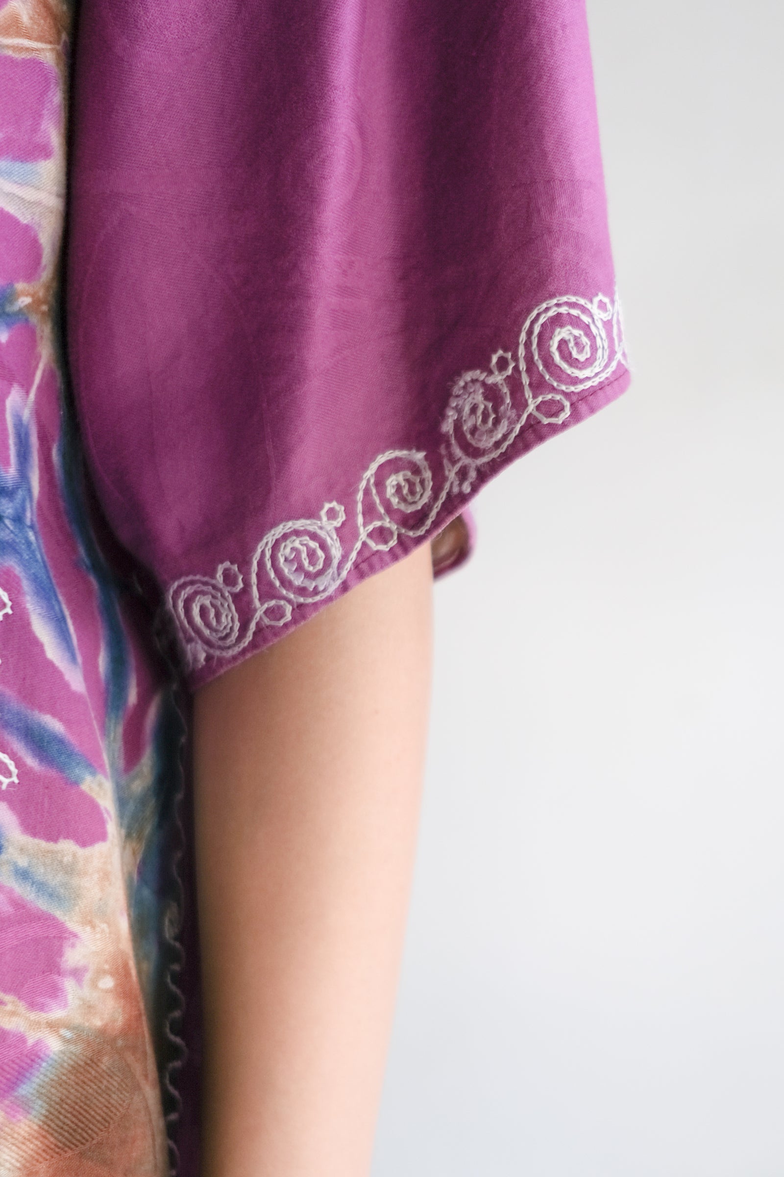 Vintage African Tie-Dyed Embroidered Shirt / 非洲紮染刺繡幻紫色民族衫