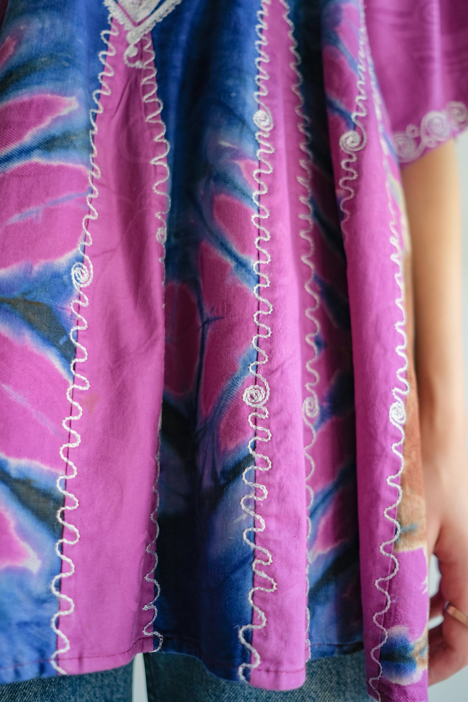 Vintage African Tie-Dyed Embroidered Shirt / 非洲紮染刺繡幻紫色民族衫