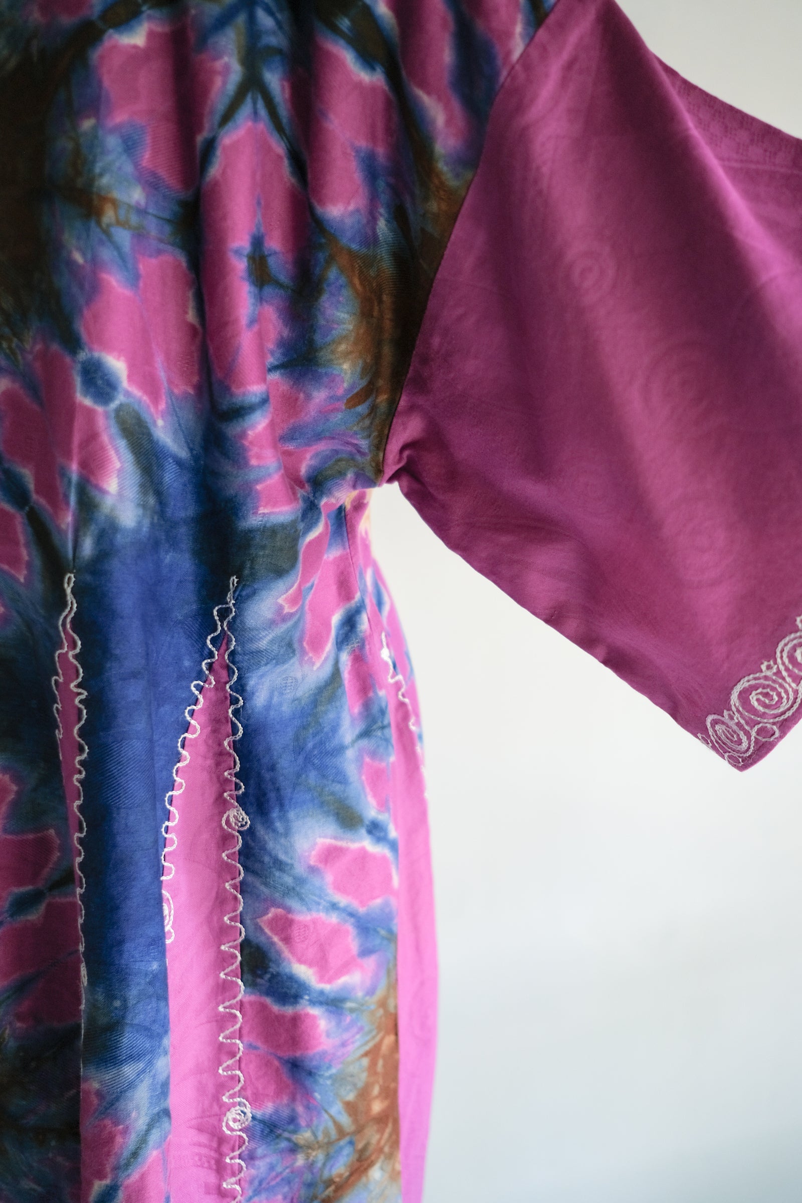 Vintage African Tie-Dyed Embroidered Shirt / 非洲紮染刺繡幻紫色民族衫