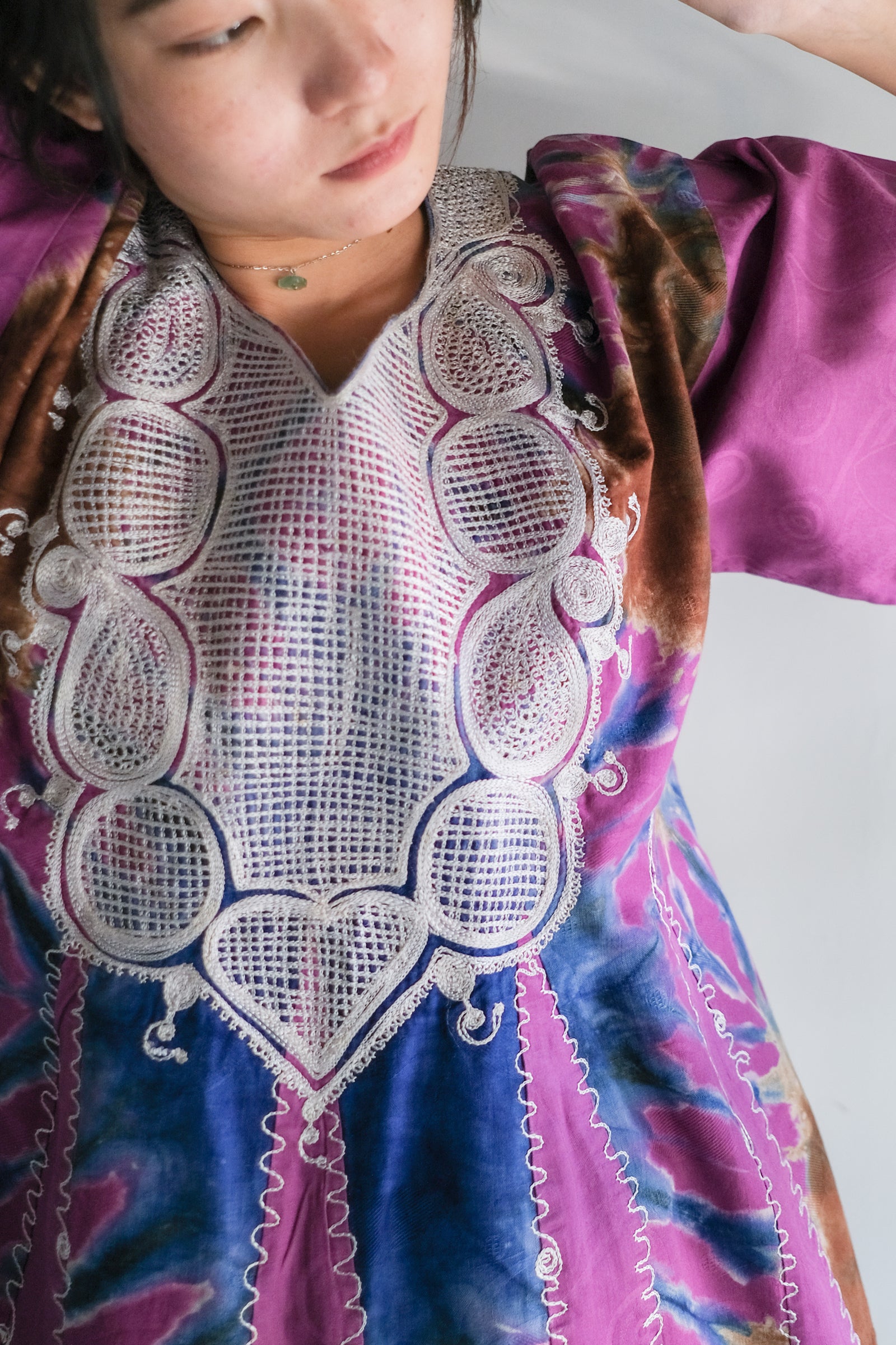 Vintage African Tie-Dyed Embroidered Shirt / 非洲紮染刺繡幻紫色民族衫