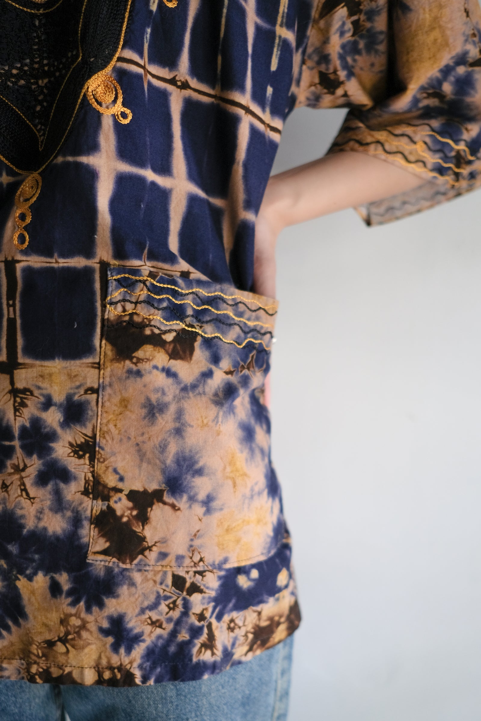 Vintage African Tie-Dyed Embroidered Shirt / 非洲紮染刺繡橙藍色民族衫