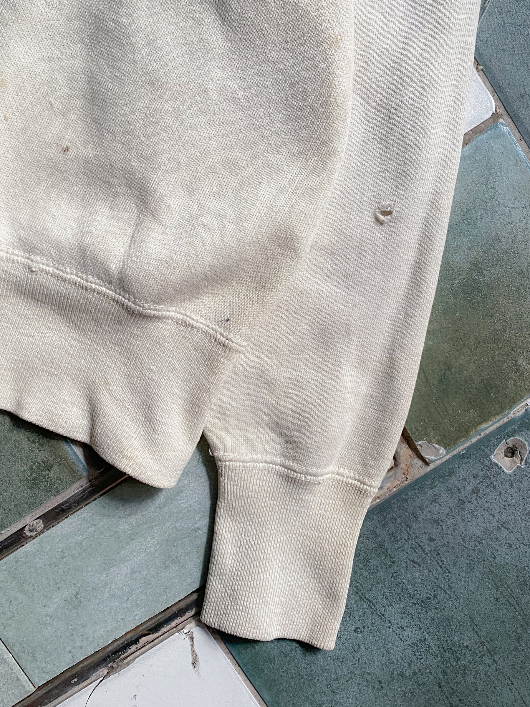 1940's Oneita Double-V Sweatshirt / 1940's Oneita Double-V Sweatshirt