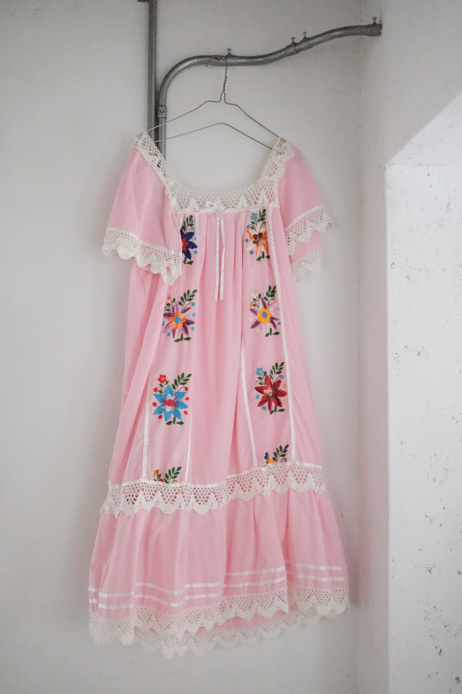 Mexican Embroidered Dress / 墨西哥刺繡洋裝