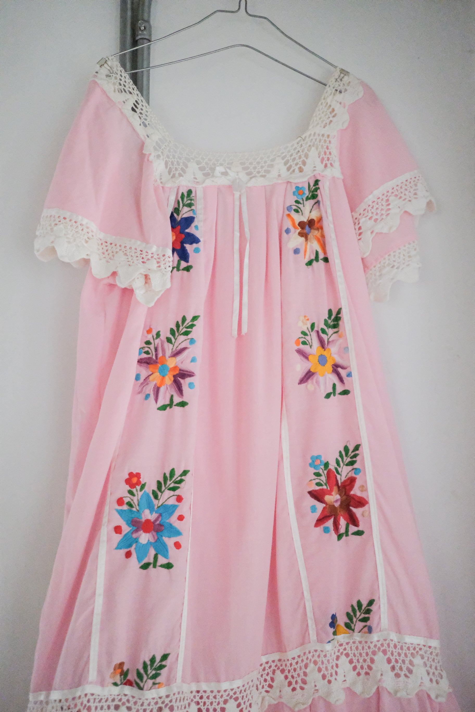 Mexican Embroidered Dress / 墨西哥刺繡洋裝