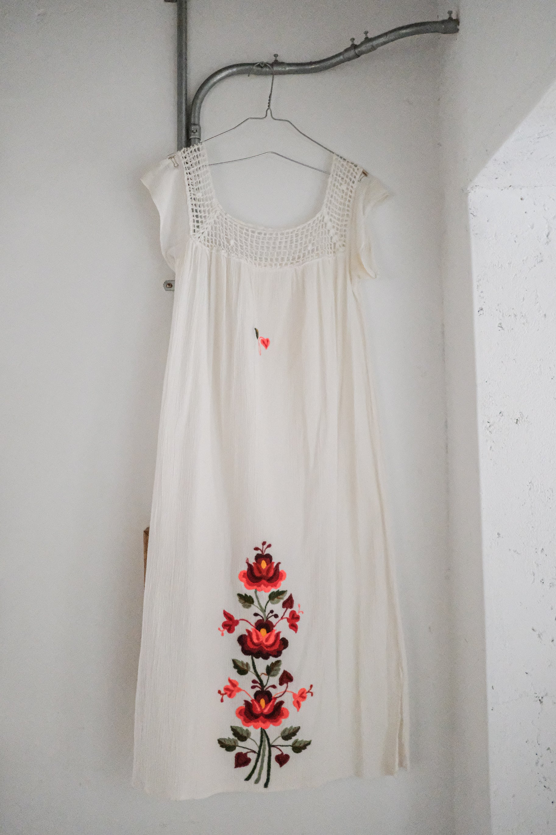 Mexican Embroidered Dress / 墨西哥無袖刺繡洋裝
