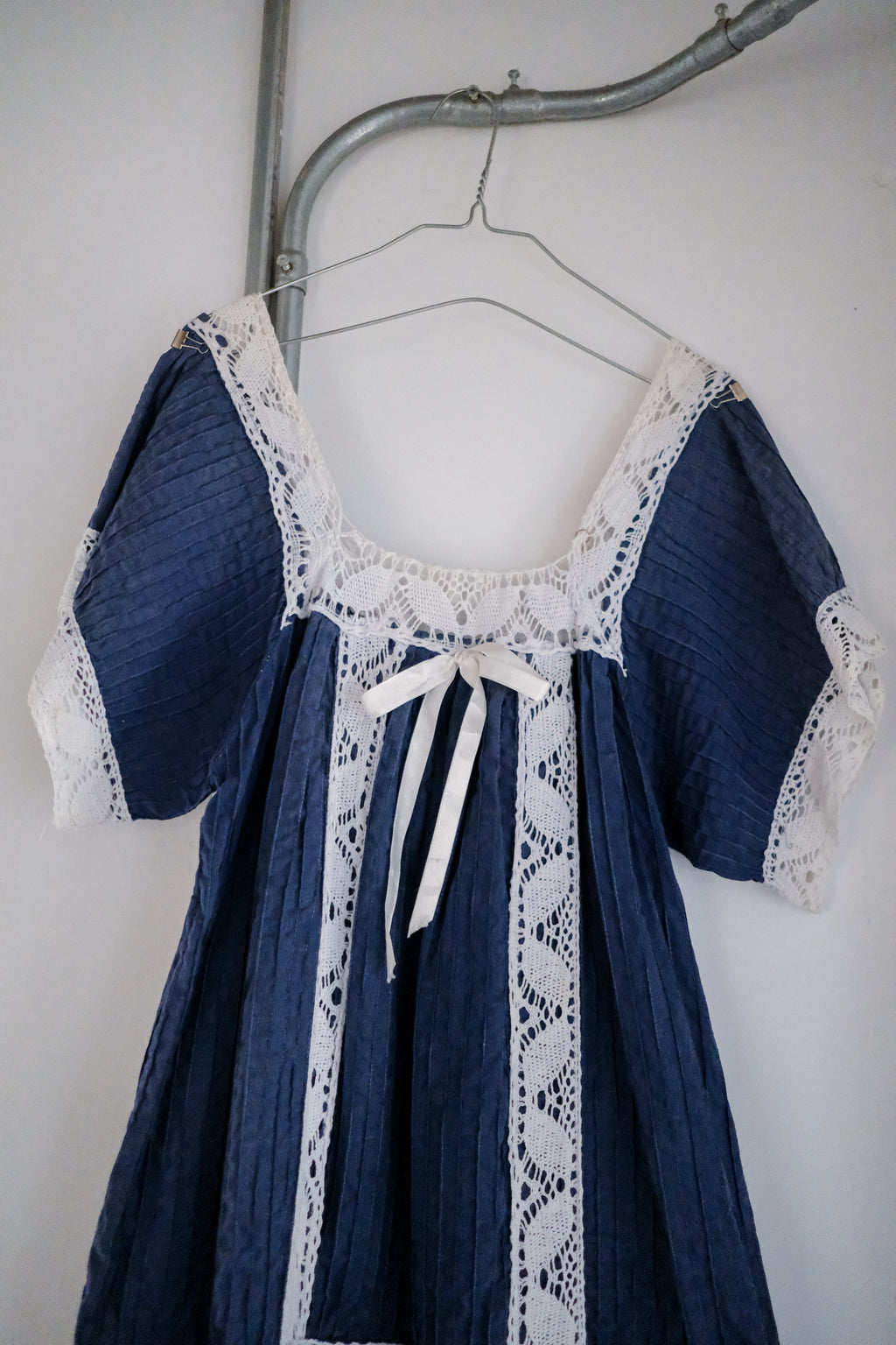 Mexican Embroidered Crochet Dress / 墨西哥鉤針刺繡碎褶洋裝