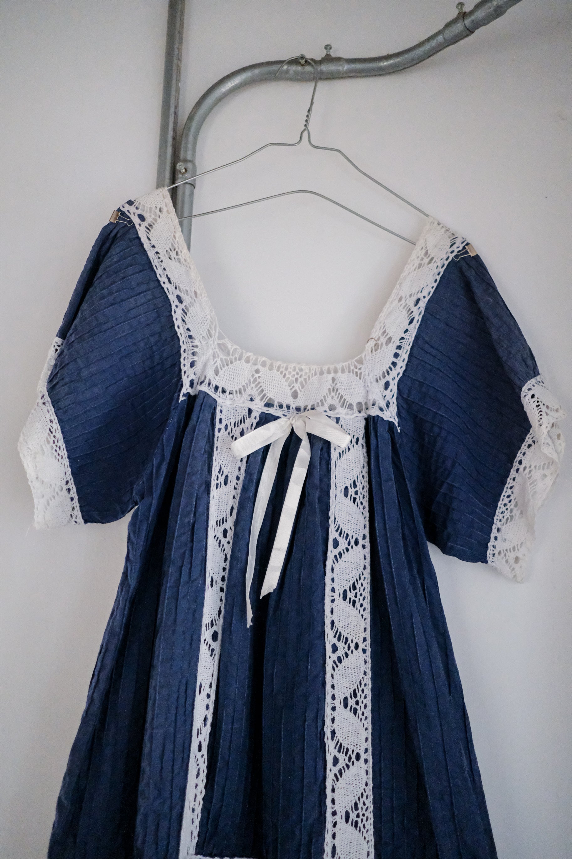Mexican Embroidered Crochet Dress / 墨西哥鉤針刺繡碎褶洋裝