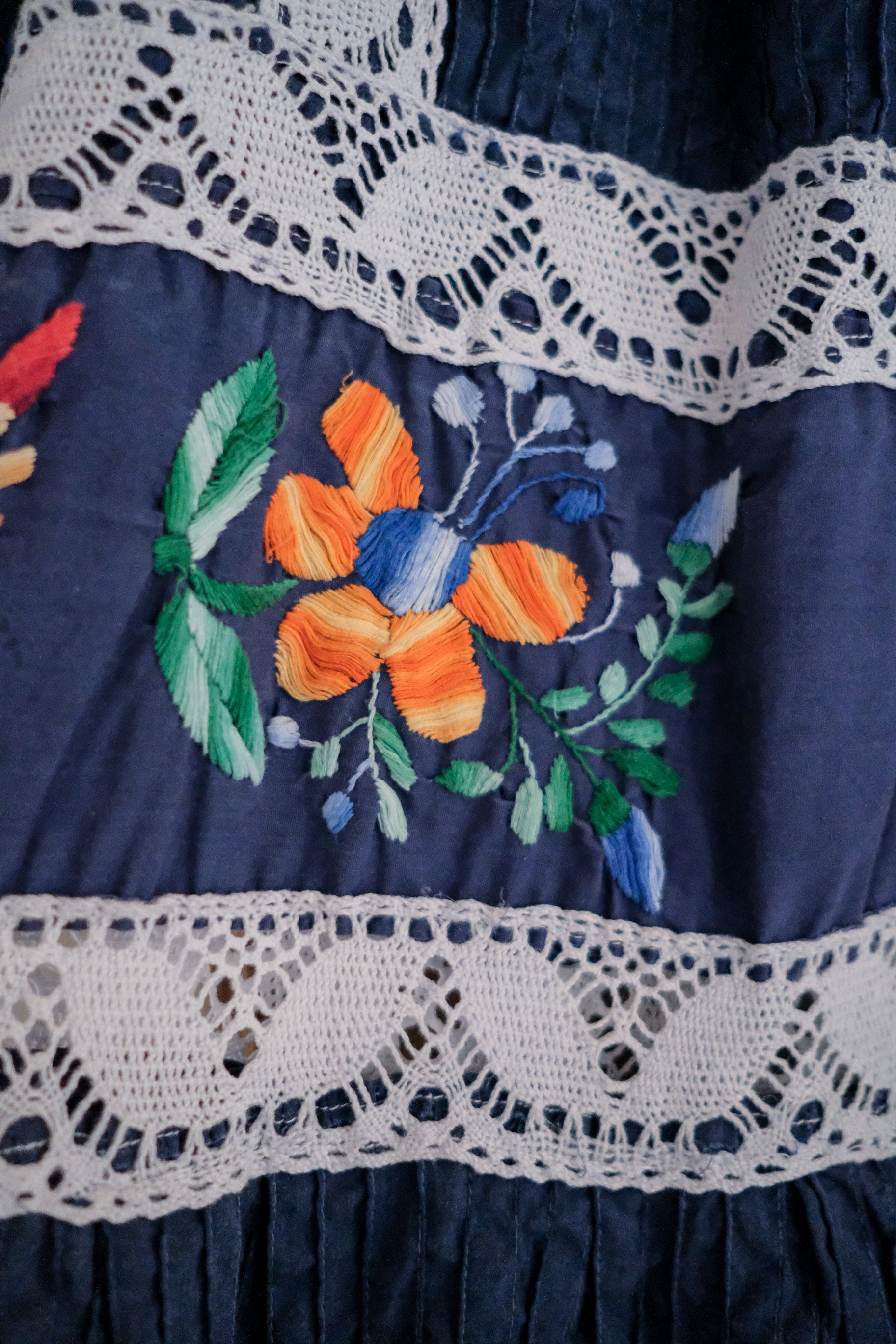 Mexican Embroidered Crochet Dress / 墨西哥鉤針刺繡碎褶洋裝